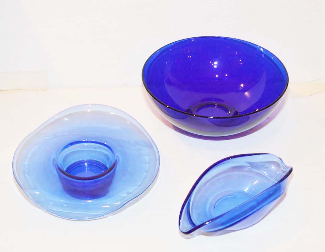 Three Pieces of Coloured Glass and a Circular Mirrored Tray