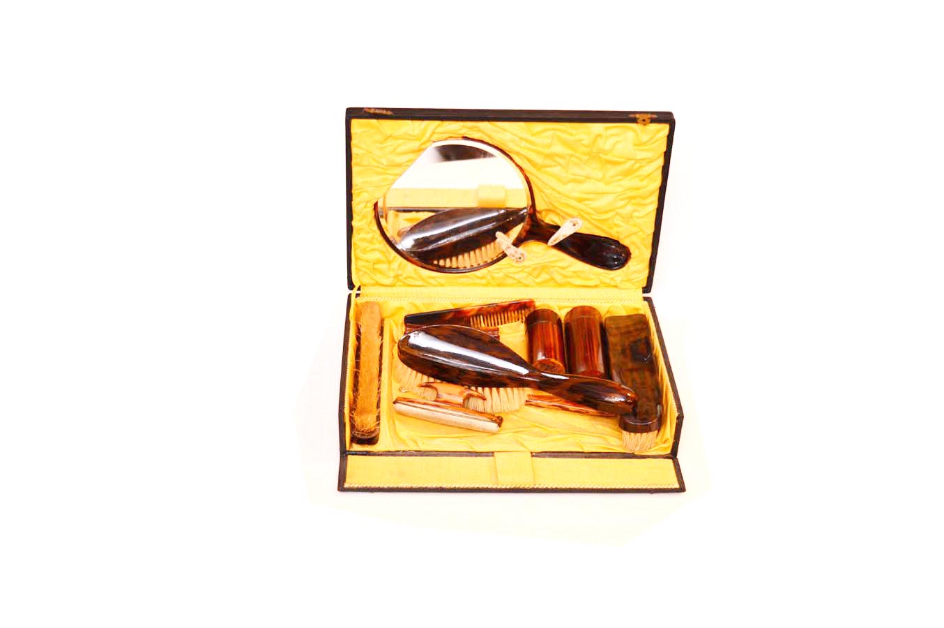 A Fitted Dressing Case Set