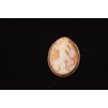 A Large 9ct Gold Mounted Cameo Brooch / Pendant