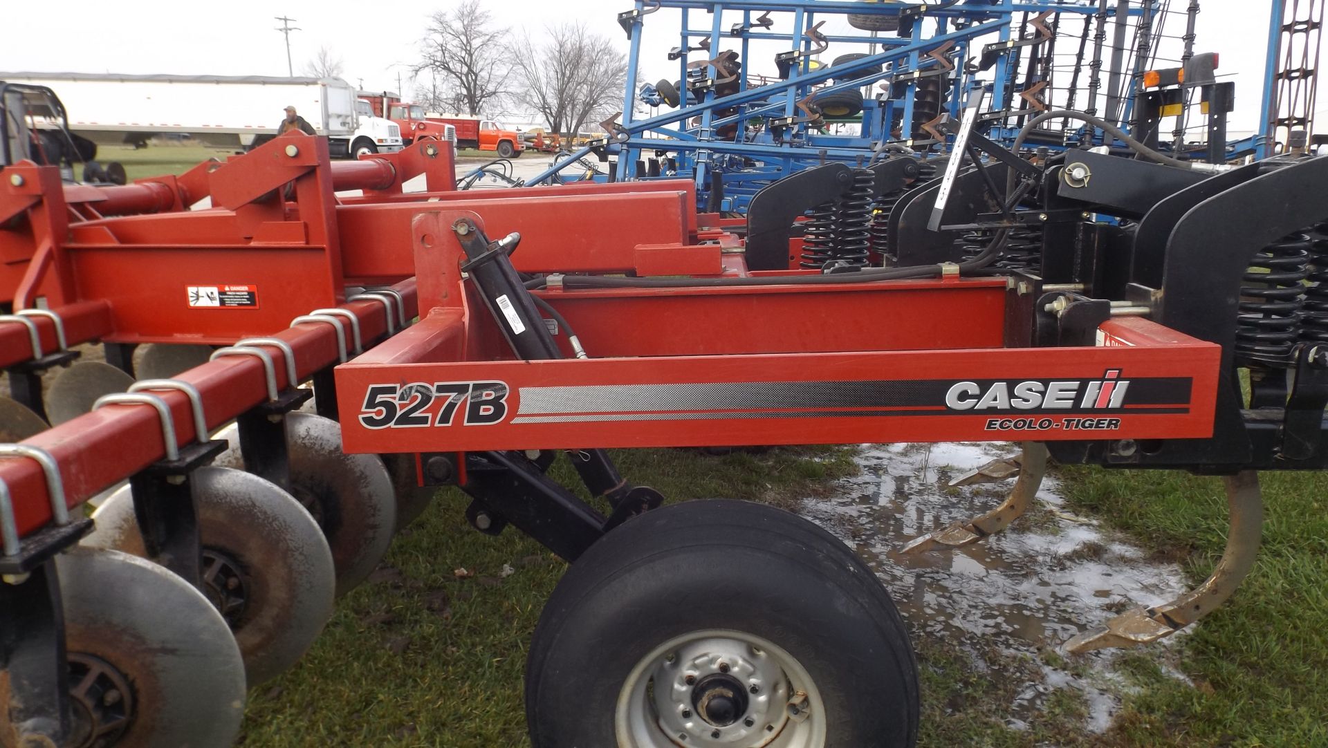 2008 Case-IH Ecolo-Tiger 527B 5-shank, spring auto reset, hydraulic disk leveler, Very few acres, - Image 4 of 6