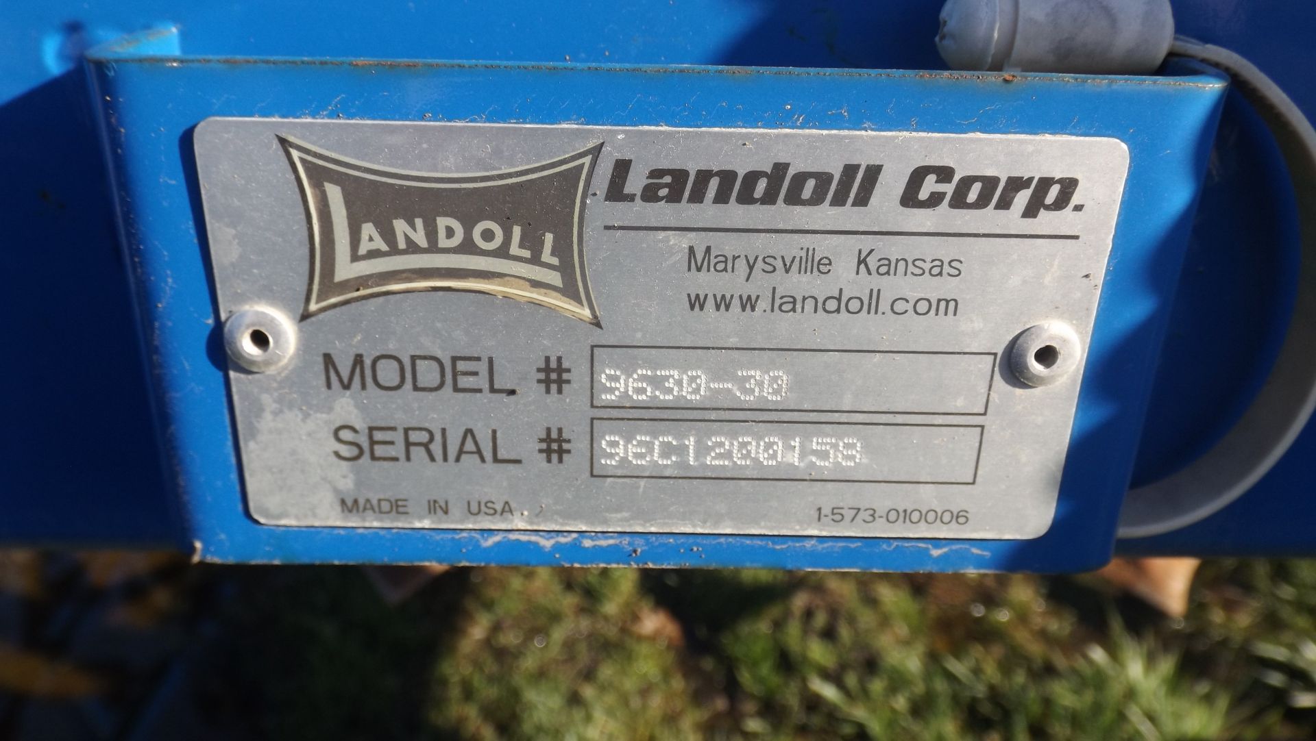 2012 Landoll 9630-30" Field Cultivator with 3 bar harrow & rear conditioning reel - Image 7 of 8