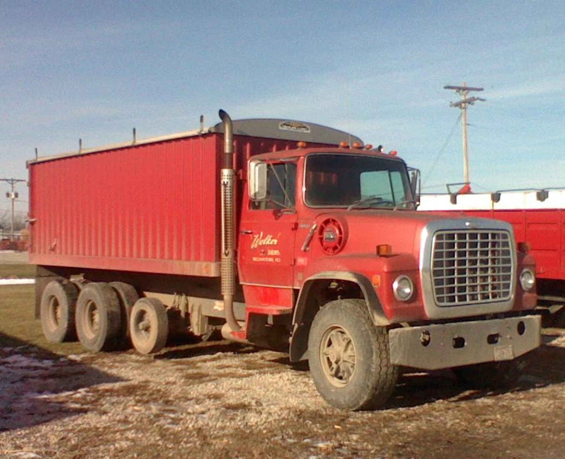 1986 Ford 8000 Tandem Axle Truck, 3208 Diesel engine, 14 spd, newer 18' Scotts full steel grain bed