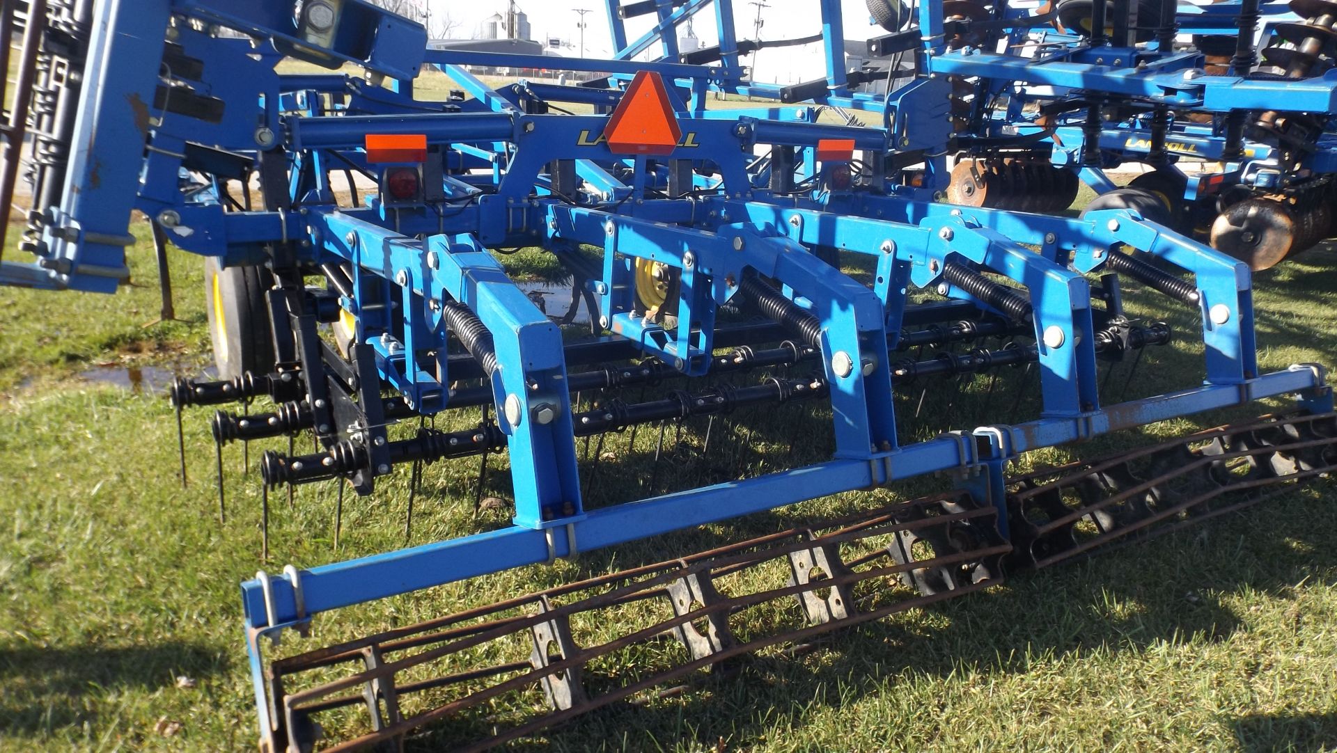 2012 Landoll 9630-30" Field Cultivator with 3 bar harrow & rear conditioning reel - Image 2 of 8