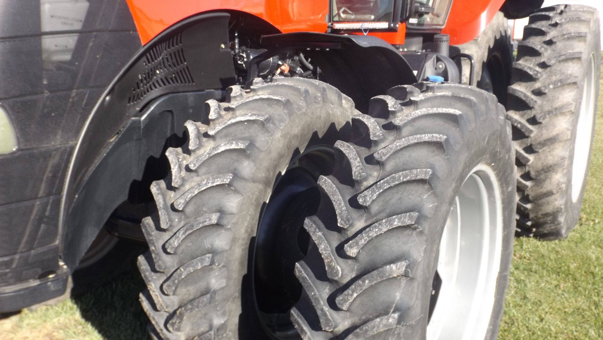 2013 Case-IH 235 Magnum, AFS, MFWD Tractor, 19/4 PS Trans., 4 Outlets, 1000 PTO, 18.4R46 rear tires - Image 3 of 17