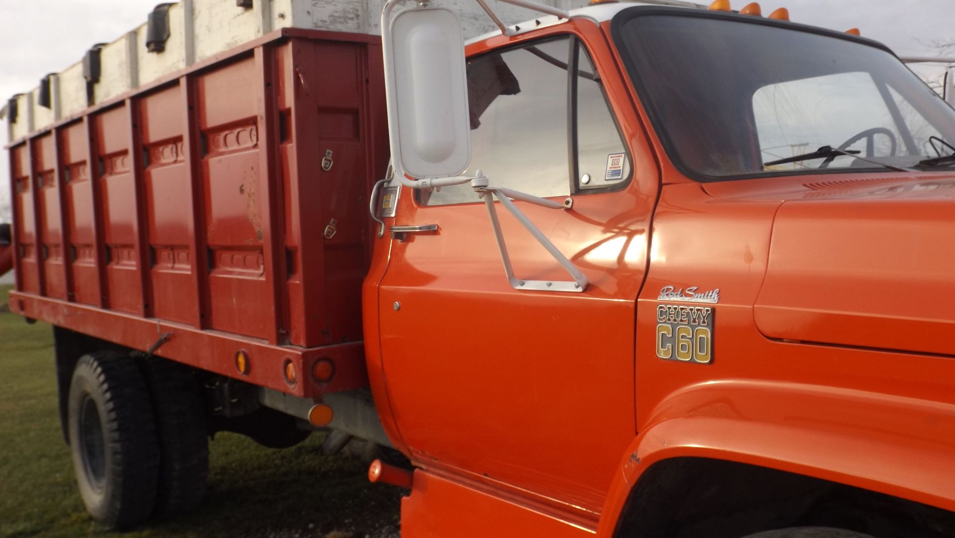 1974 C60 Chevy Truck, single axel, 16' Knapheide Grain Bed and Hoist, V8, 5/2 spd, 77,320 one owner - Image 2 of 3