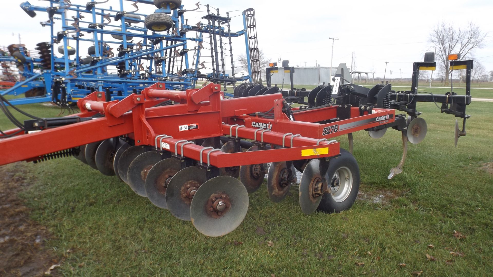 2008 Case-IH Ecolo-Tiger 527B 5-shank, spring auto reset, hydraulic disk leveler, Very few acres,