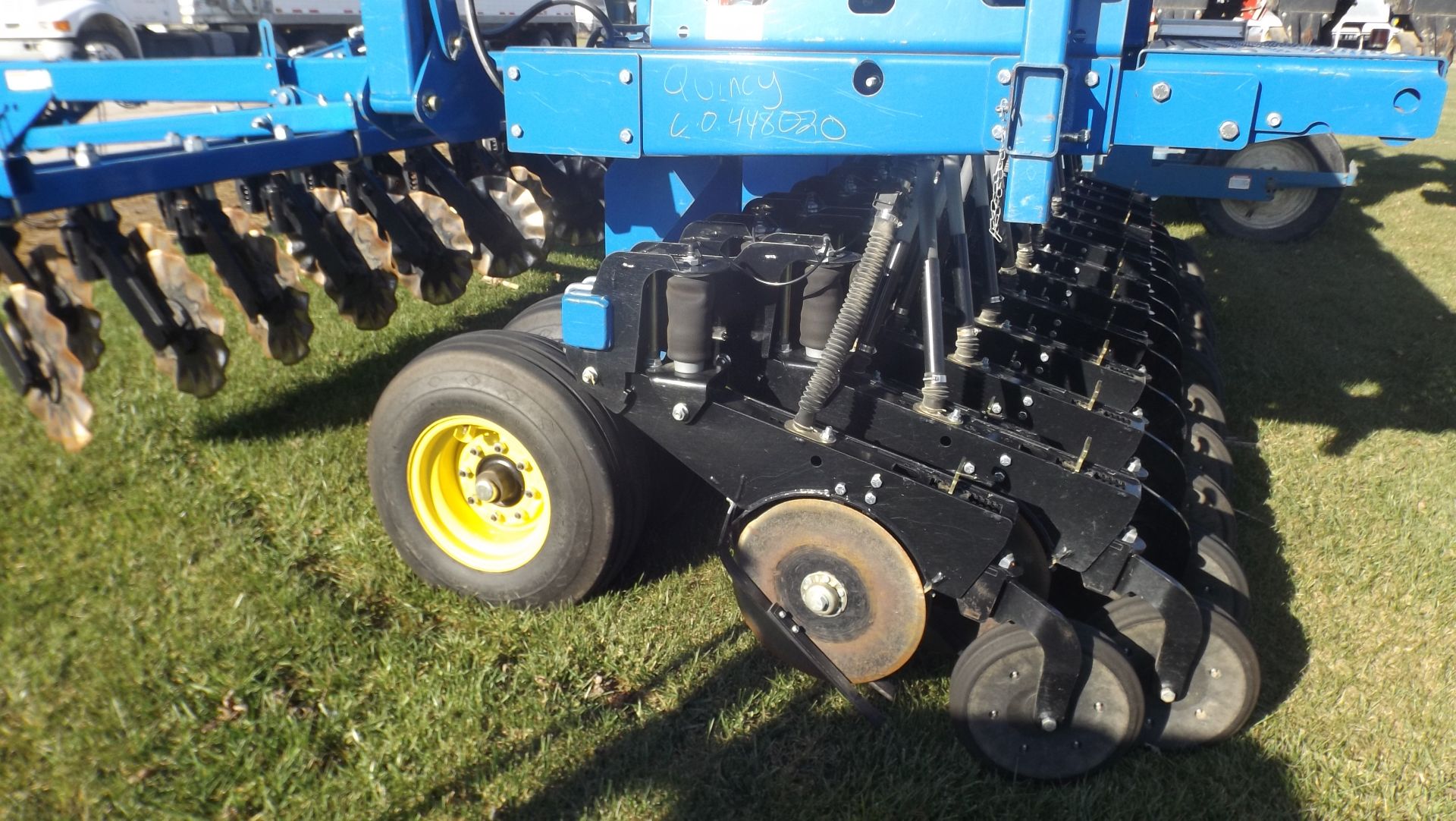 2015 Landoll 5211-15X7.5 No-till grain drill, pneumatic down pressure, pull type, markers, Less - Image 6 of 8