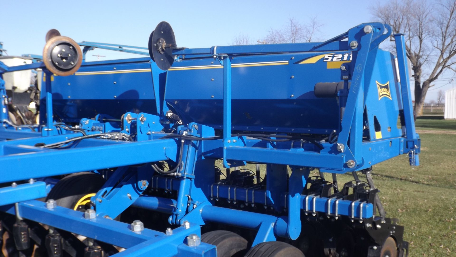 2015 Landoll 5211-15X7.5 No-till grain drill, pneumatic down pressure, pull type, markers, Less - Image 3 of 8