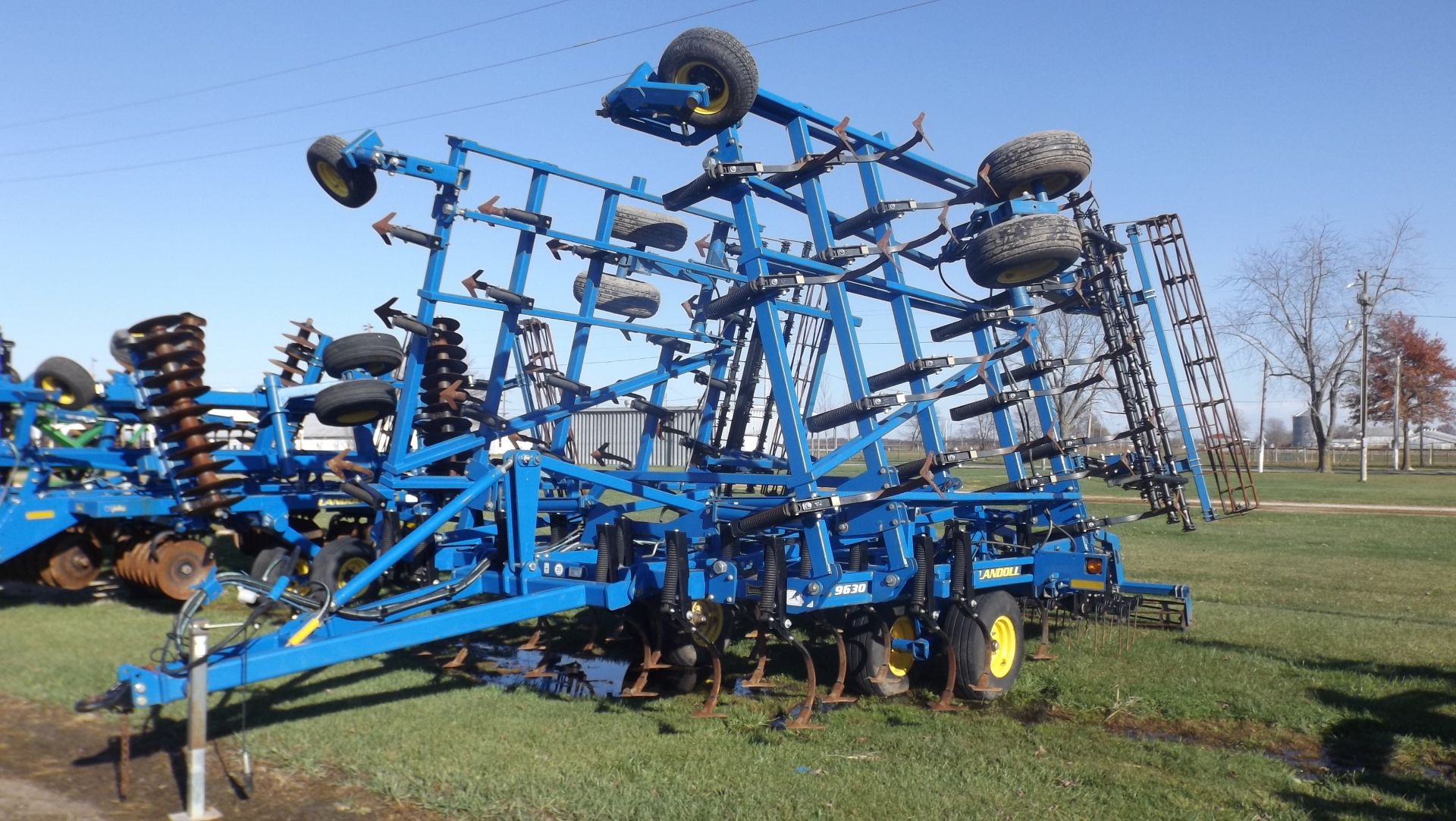 2012 Landoll 9630-30" Field Cultivator with 3 bar harrow & rear conditioning reel - Image 8 of 8