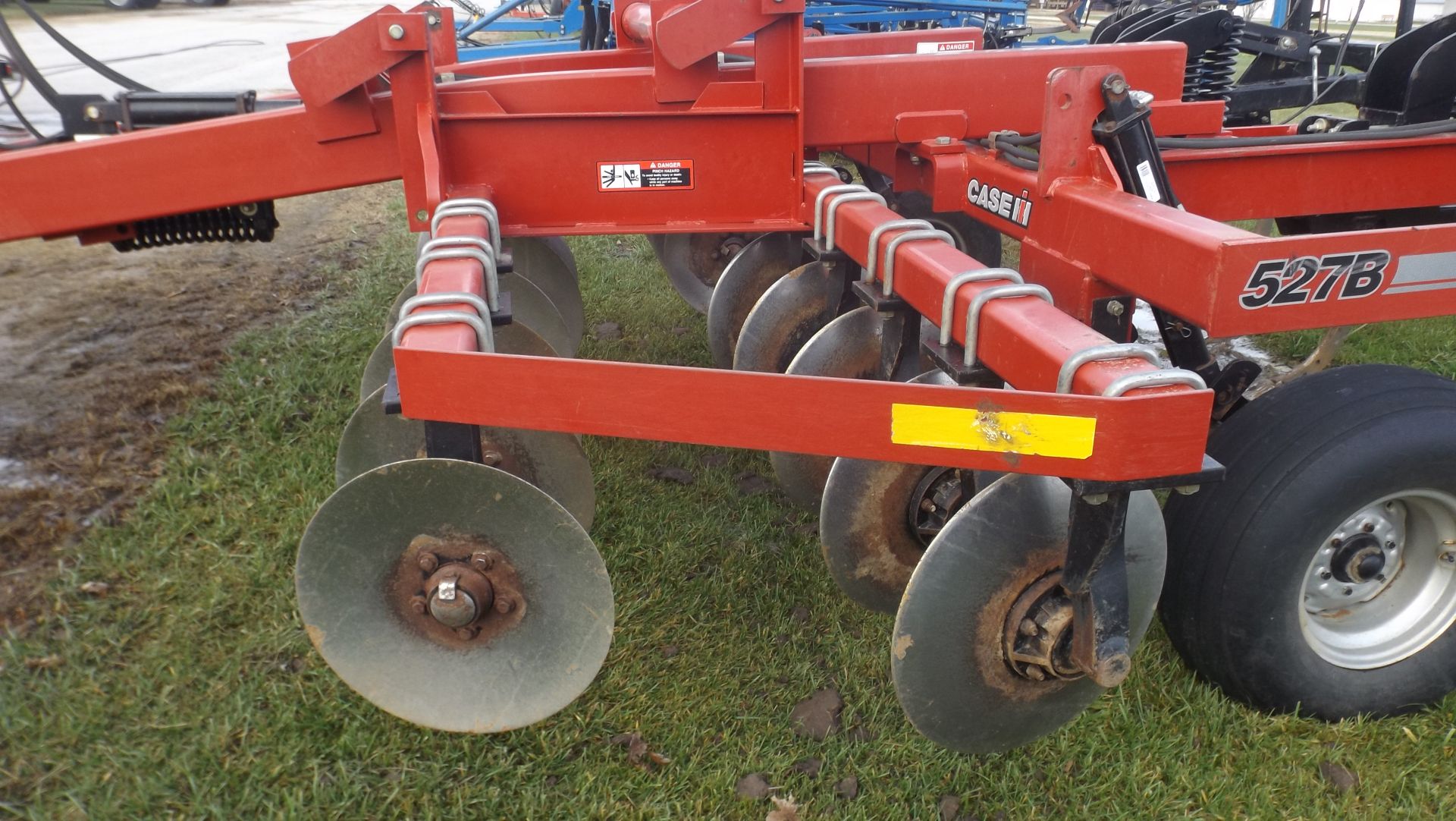 2008 Case-IH Ecolo-Tiger 527B 5-shank, spring auto reset, hydraulic disk leveler, Very few acres, - Image 3 of 6