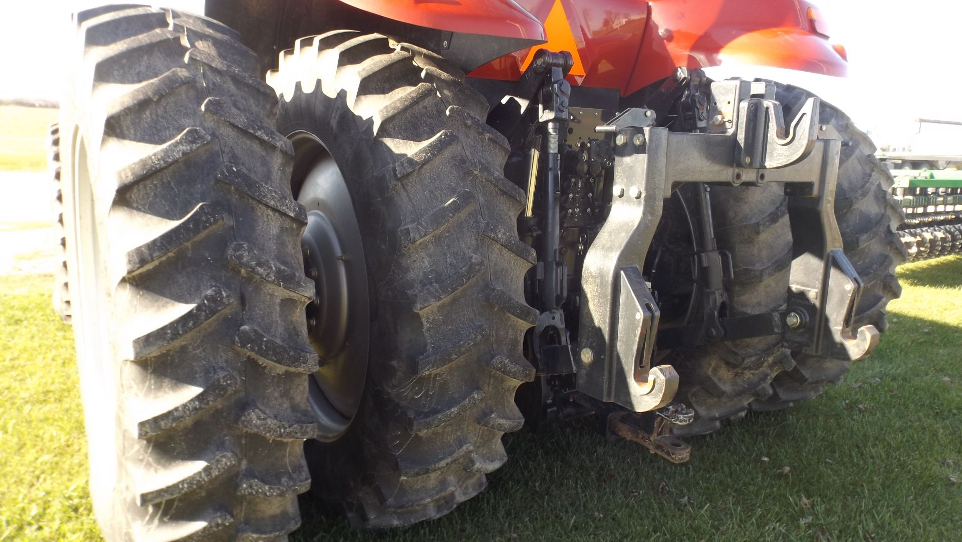 2013 Case-IH 235 Magnum, AFS, MFWD Tractor, 19/4 PS Trans., 4 Outlets, 1000 PTO, 18.4R46 rear tires - Image 4 of 17