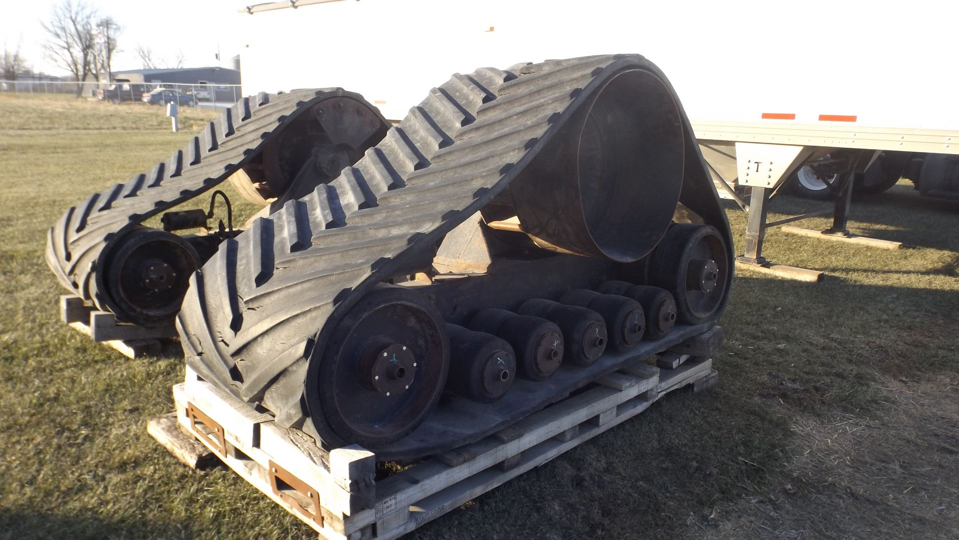 Grip Trac rubber combine tracks,5 bottom rollers, just rebuilt at IMI, fit JD or Gleaner - Image 2 of 3