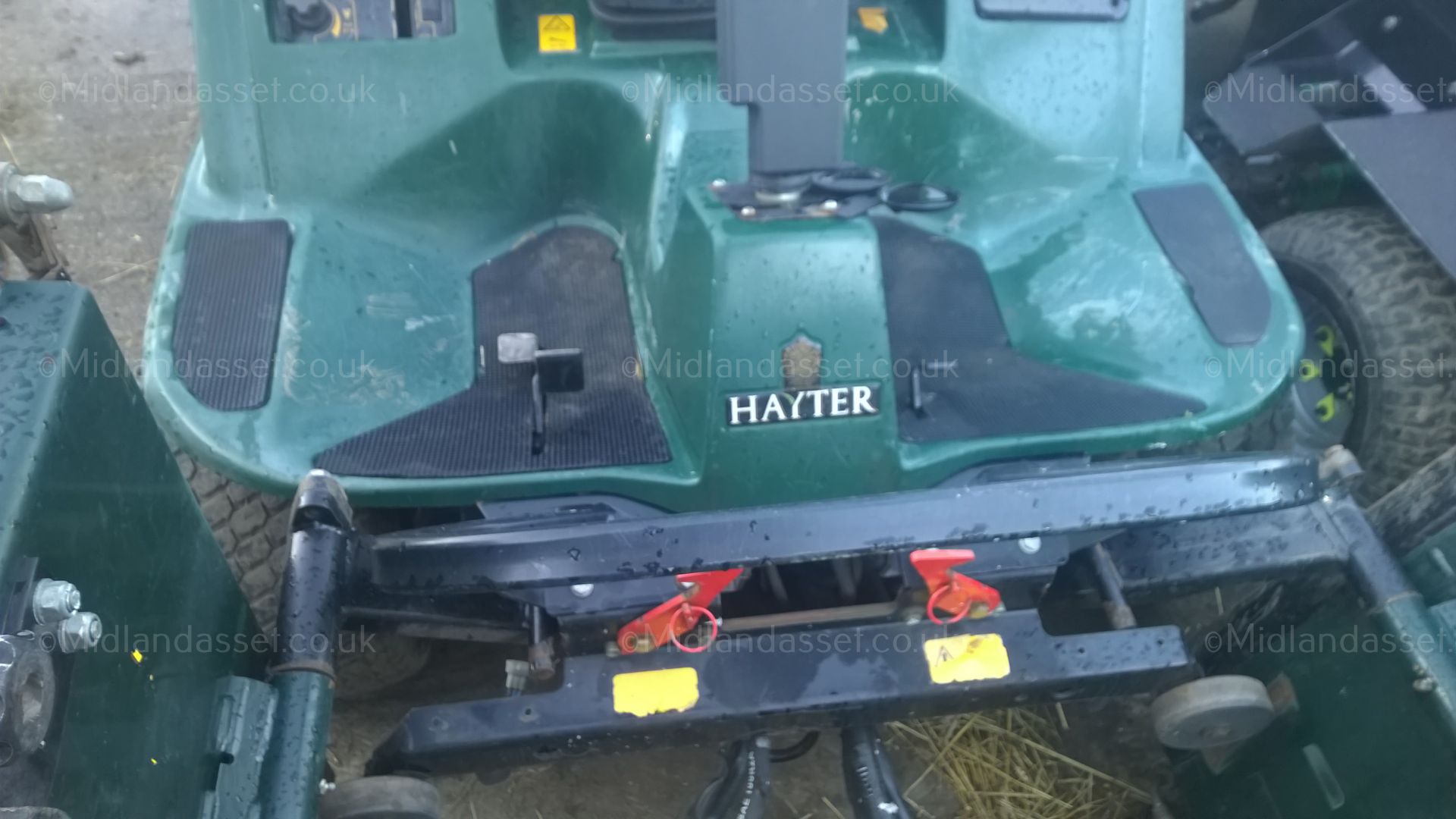 2004 HAYTER LT324 TRIPLE MOWER - Image 8 of 8