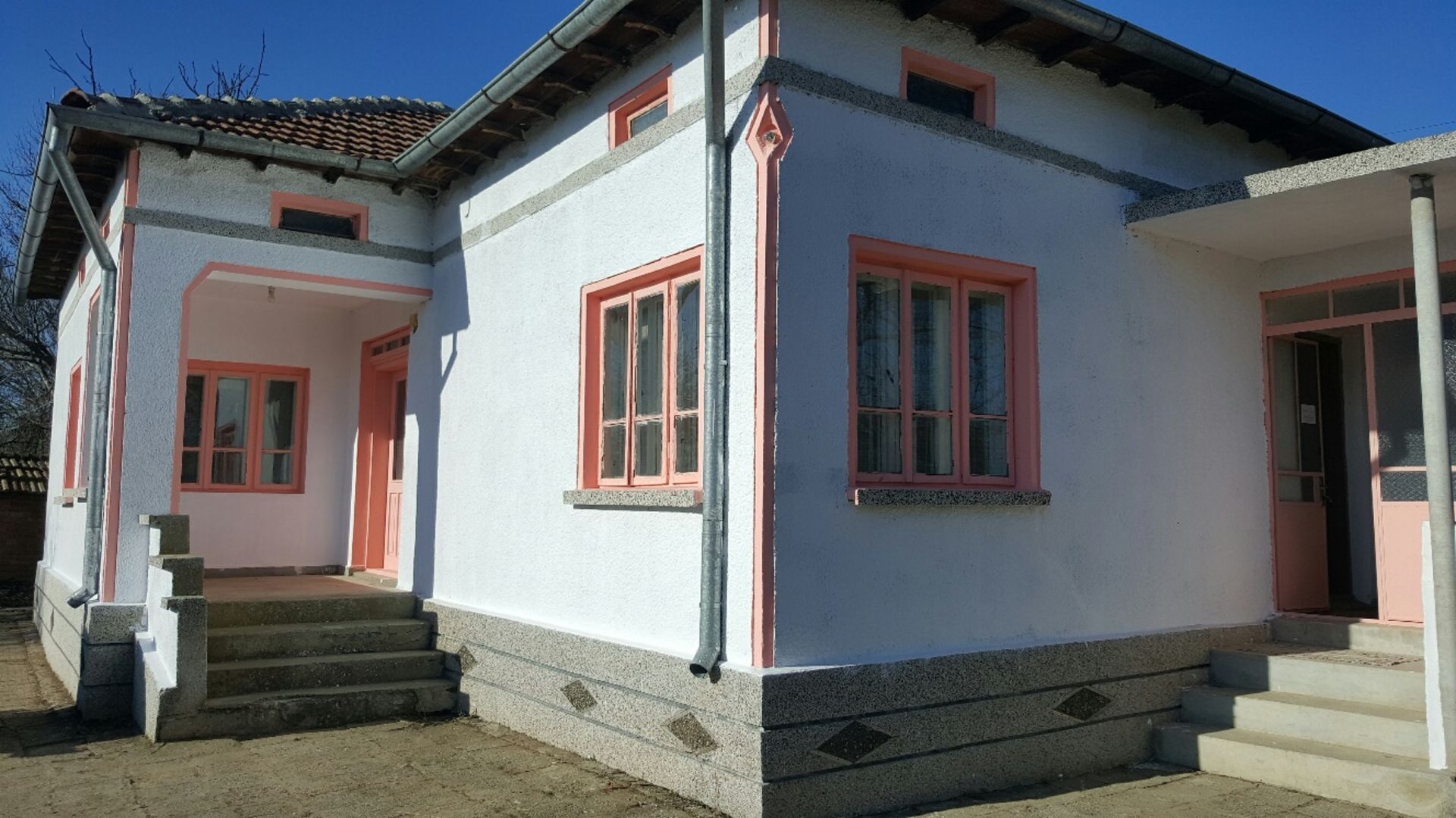 Ready to move into 5 room Bulgarian cottage for sale. With land not far from coast - Image 7 of 42