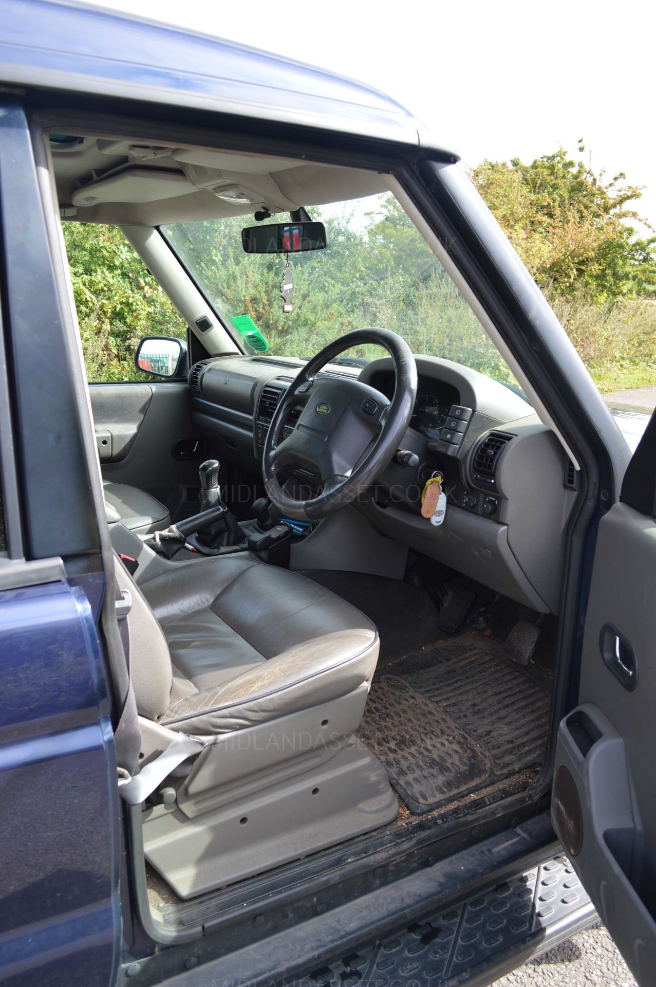 2002/02 REG LAND ROVER DISCOVERY TD5 LIGHT 4X4 COMMERCIAL / SPECIAL VEHICLES 5 SEATER - Image 8 of 30