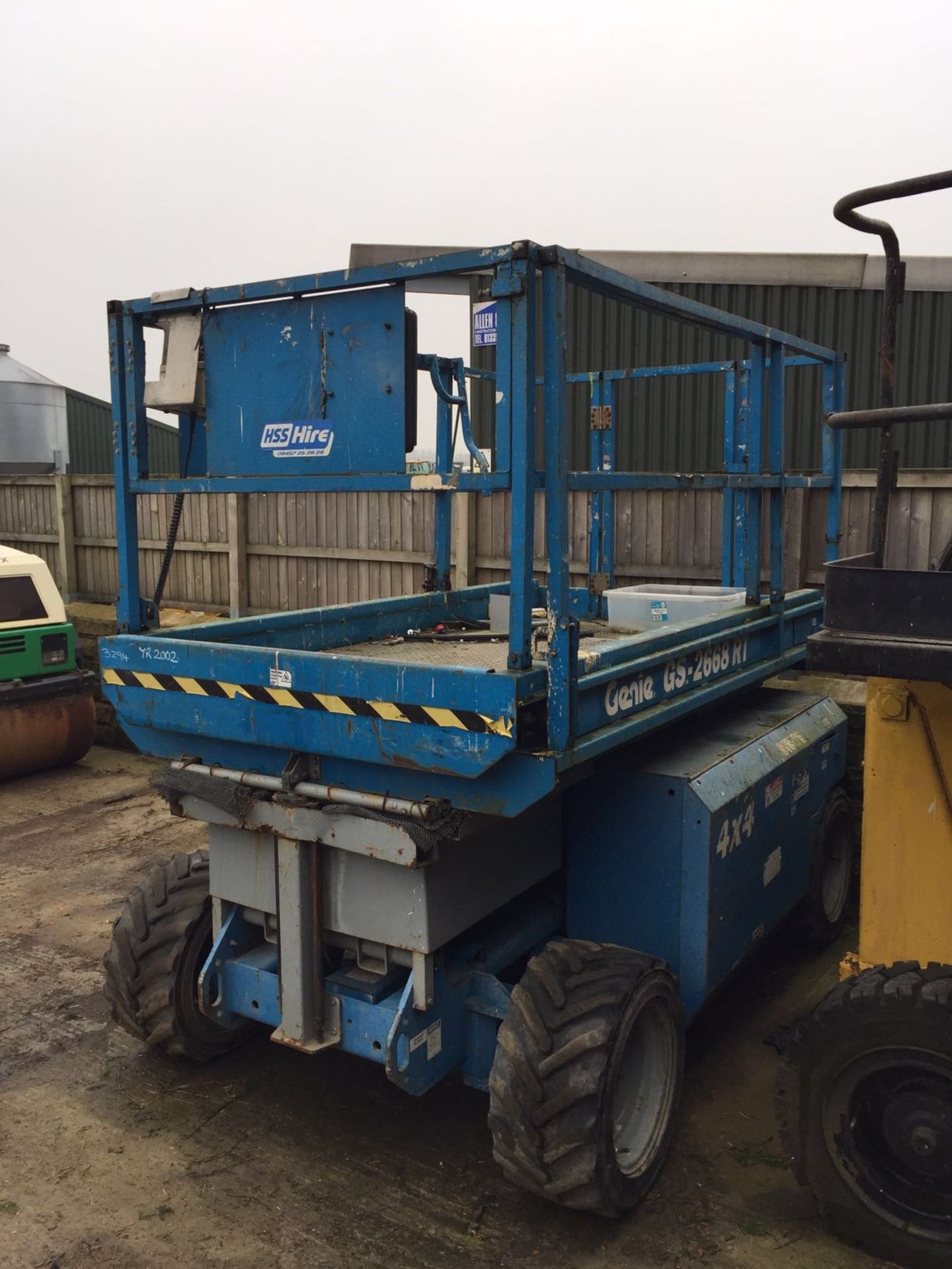 GENIE GS - 2668 RT BLUE 4X4 SCISSOR LIFT WITH CHECKER-PLATED DECK *PLUS VAT* - Image 2 of 6