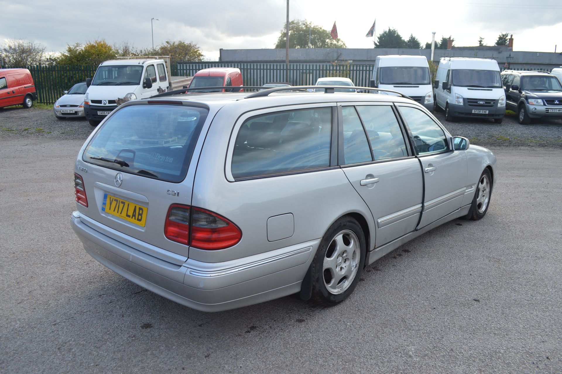 2001/Y REG MERCEDES E320 CDI AVANTGARDE AUTOMATIC - 7 SEATER *NO VAT* - Image 2 of 31