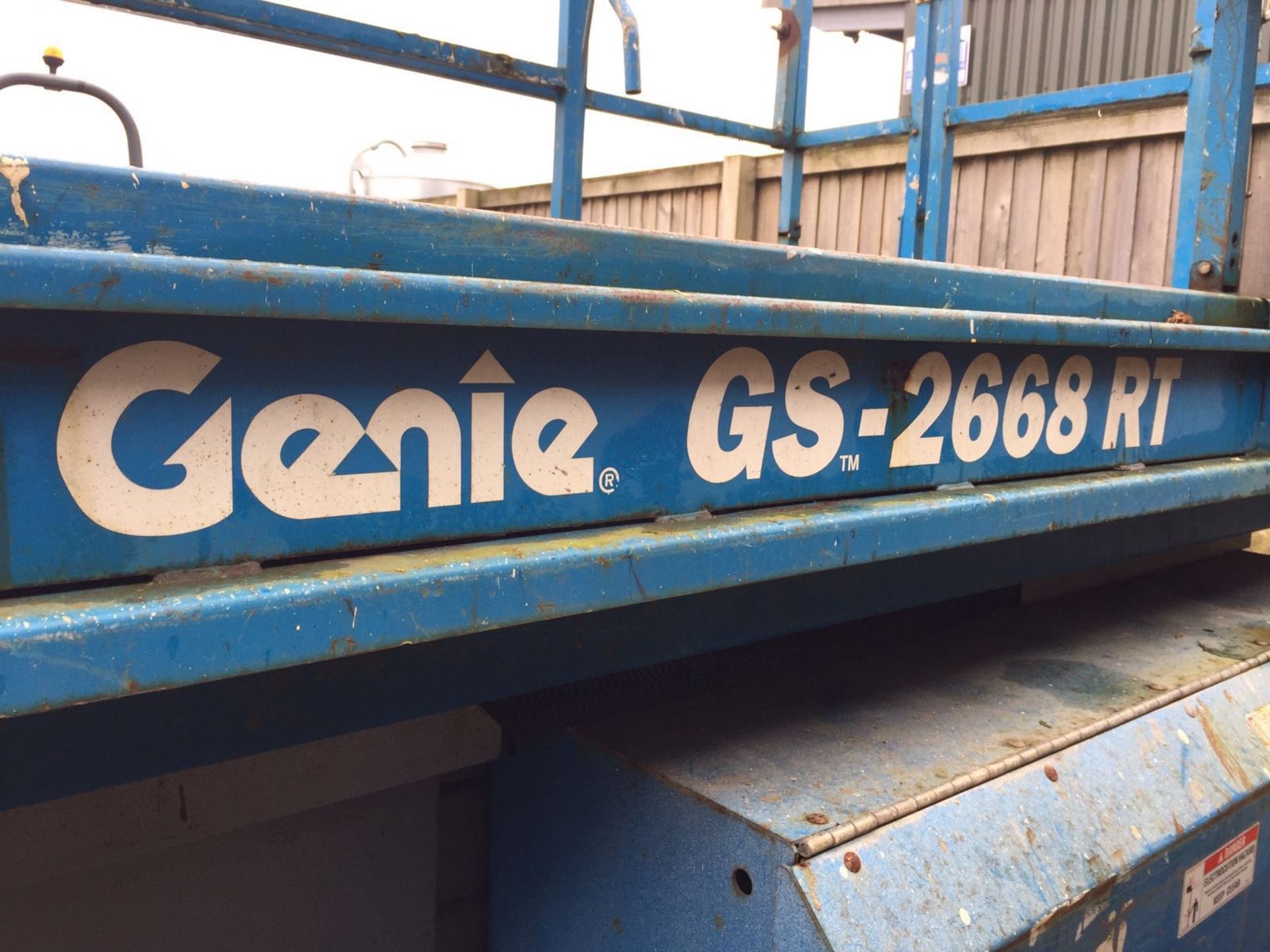 GENIE GS - 2668 RT BLUE 4X4 SCISSOR LIFT WITH CHECKER-PLATED DECK *PLUS VAT* - Image 6 of 6