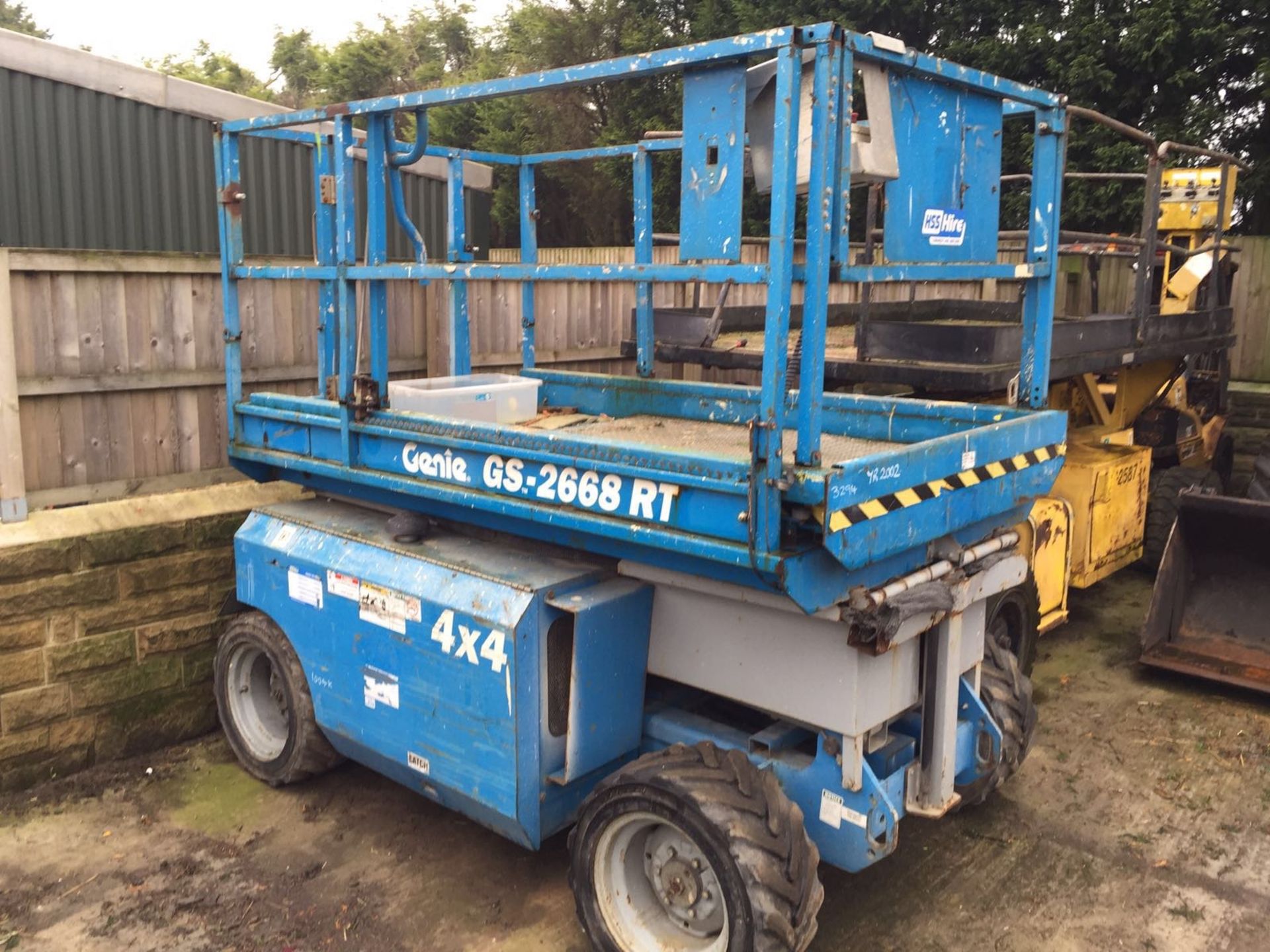 GENIE GS - 2668 RT BLUE 4X4 SCISSOR LIFT WITH CHECKER-PLATED DECK *PLUS VAT*