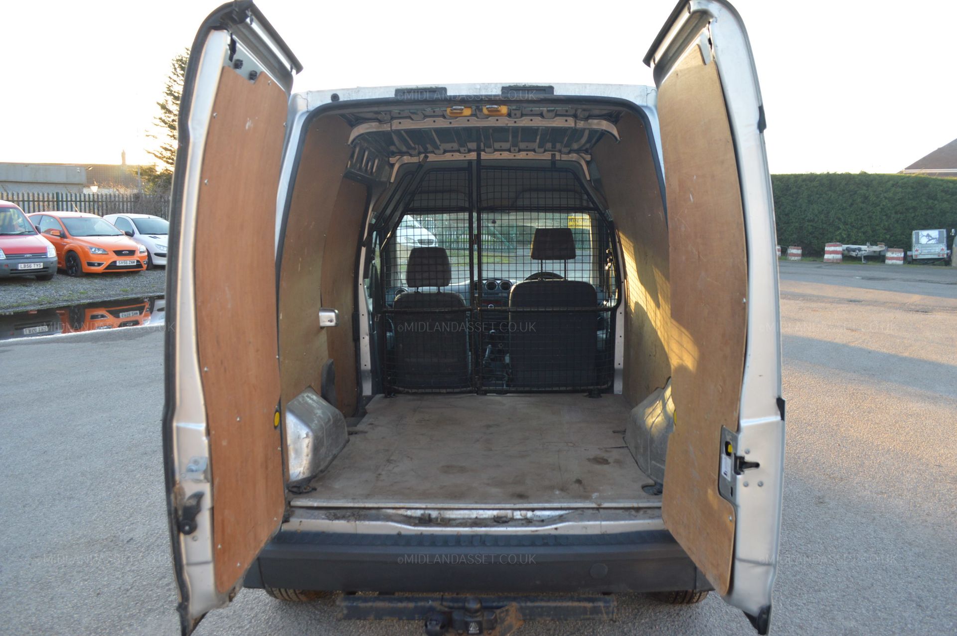 2010/10 REG FORD TRANSIT CONNECT 90 T230 - SHOWING 1 FORMER KEEPER *PLUS VAT* - Image 8 of 31