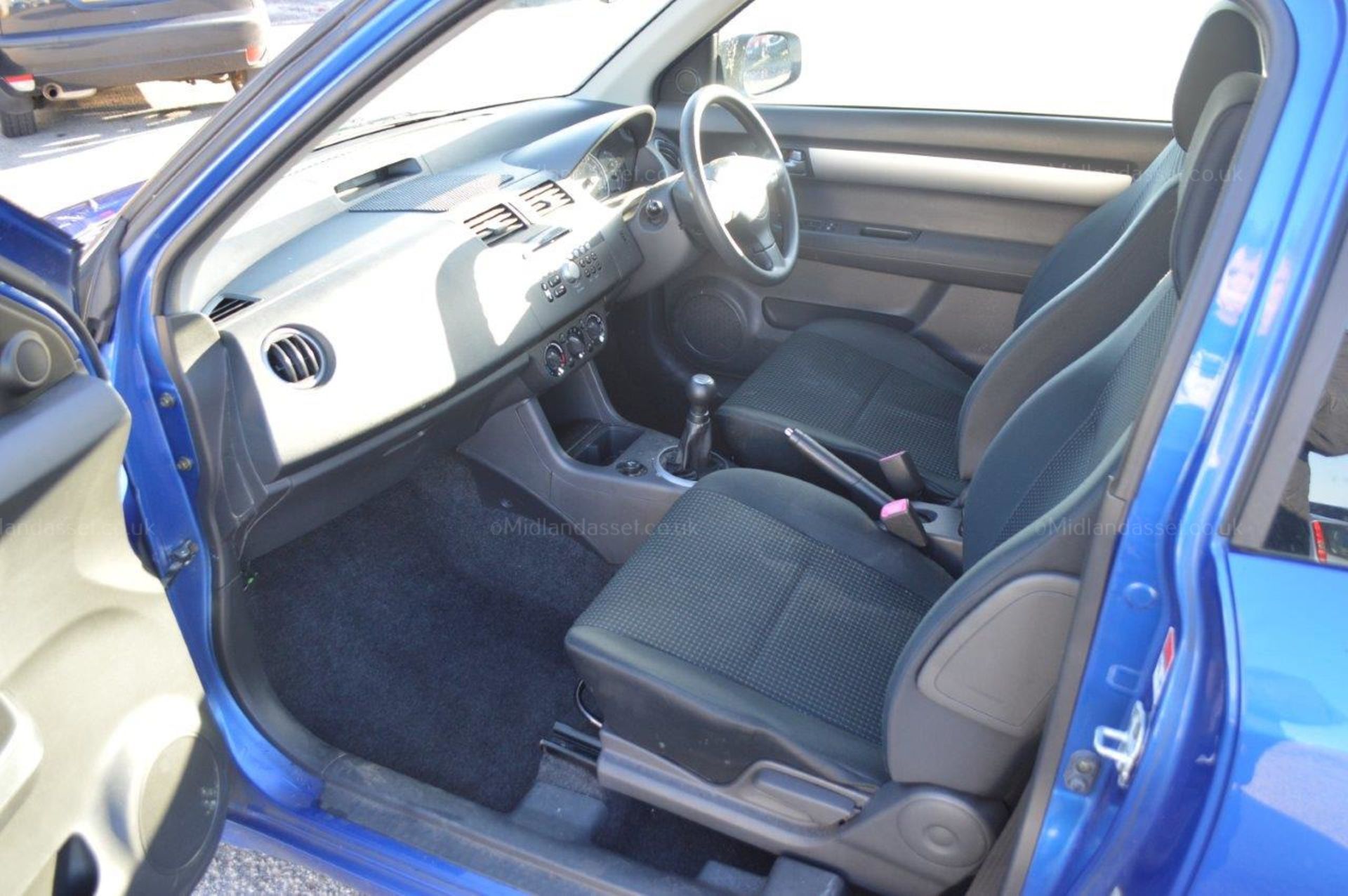 2006/06 REG SUZUKI SWIFT GL BLUE 3 DOOR *NO VAT* - Image 12 of 19