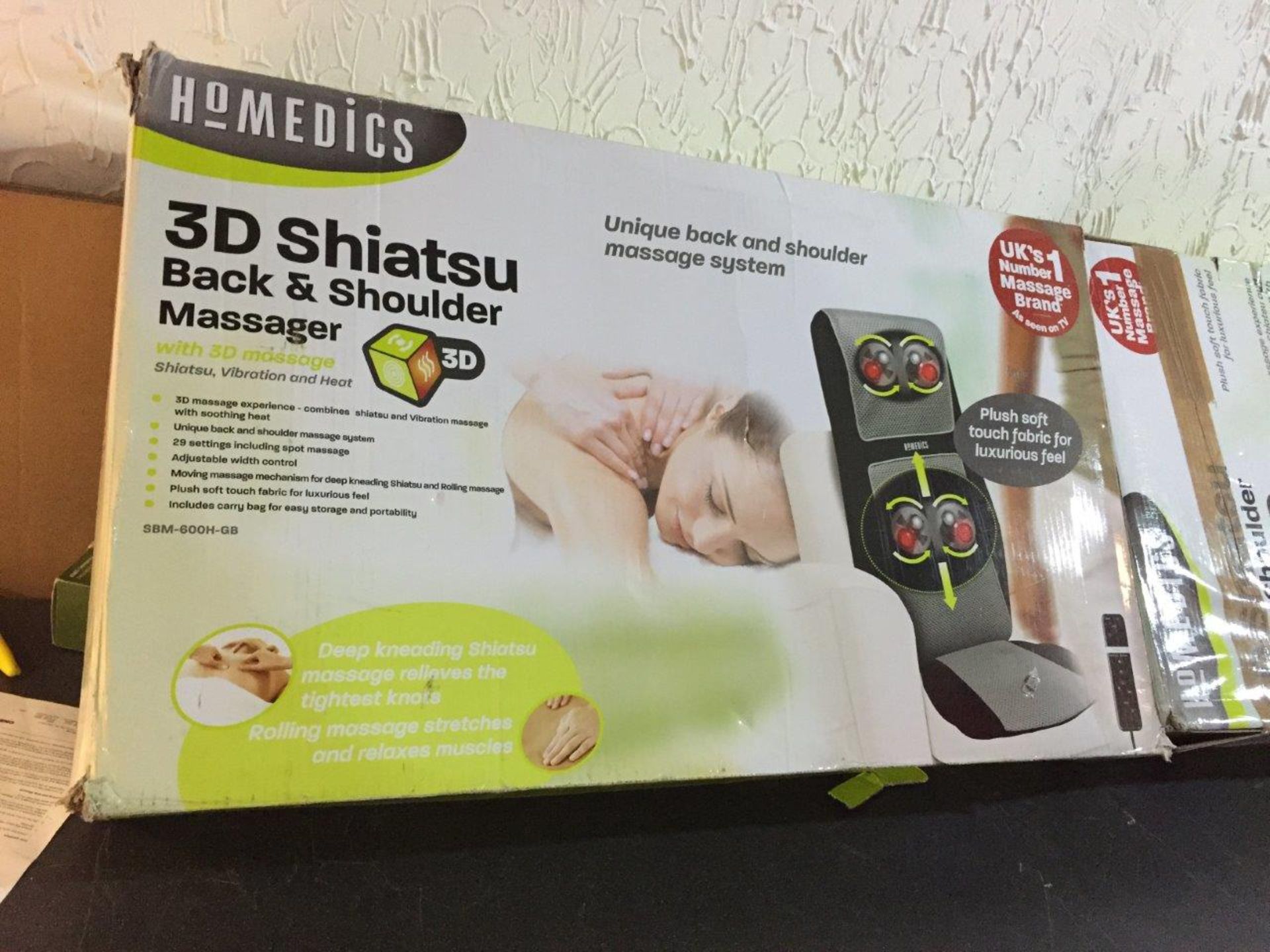 2 x 3D SHIATSU BACK AND SHOULDER MASSAGER