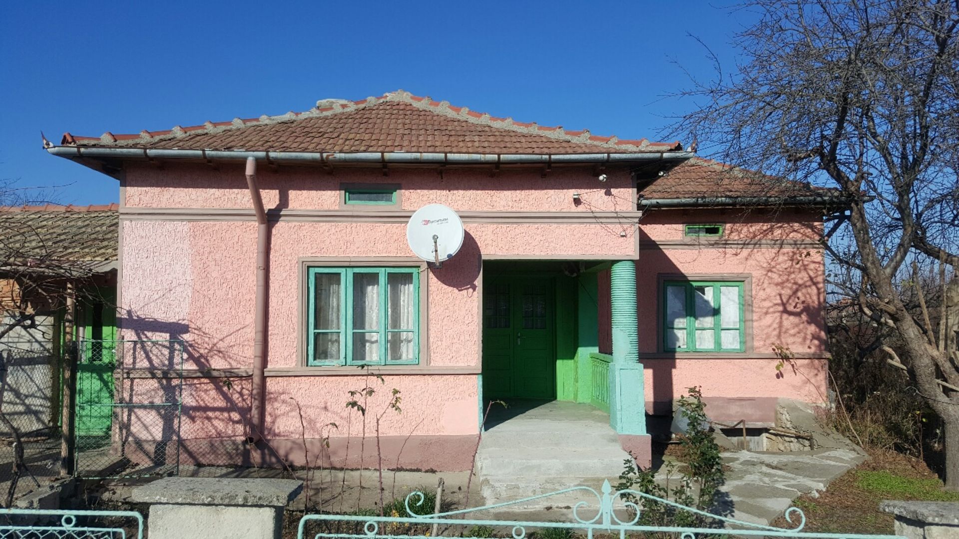 7 ROOM BULGARIAN COTTAGE IN IZVOROVO FOR SALE. WITH LAND NOT FAR FROM COAST