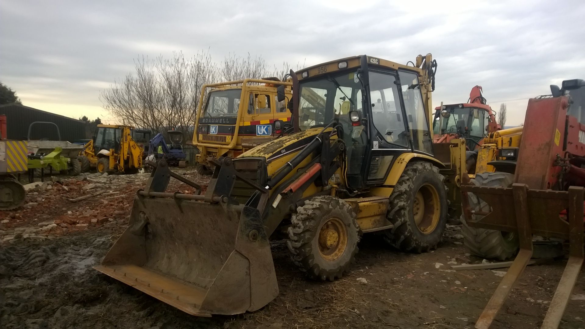 1998 CATERPILLAR 428C 4X4 EXCAVATOR WITH 4 IN 1 BUCKET *PLUS VAT* - Image 2 of 12