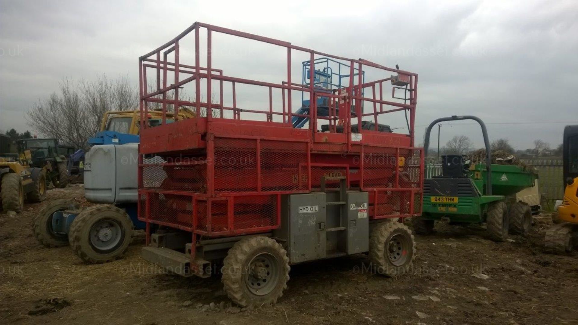 1999 SKYJACK SJ88415 SCISSOR LIFT - Image 2 of 4