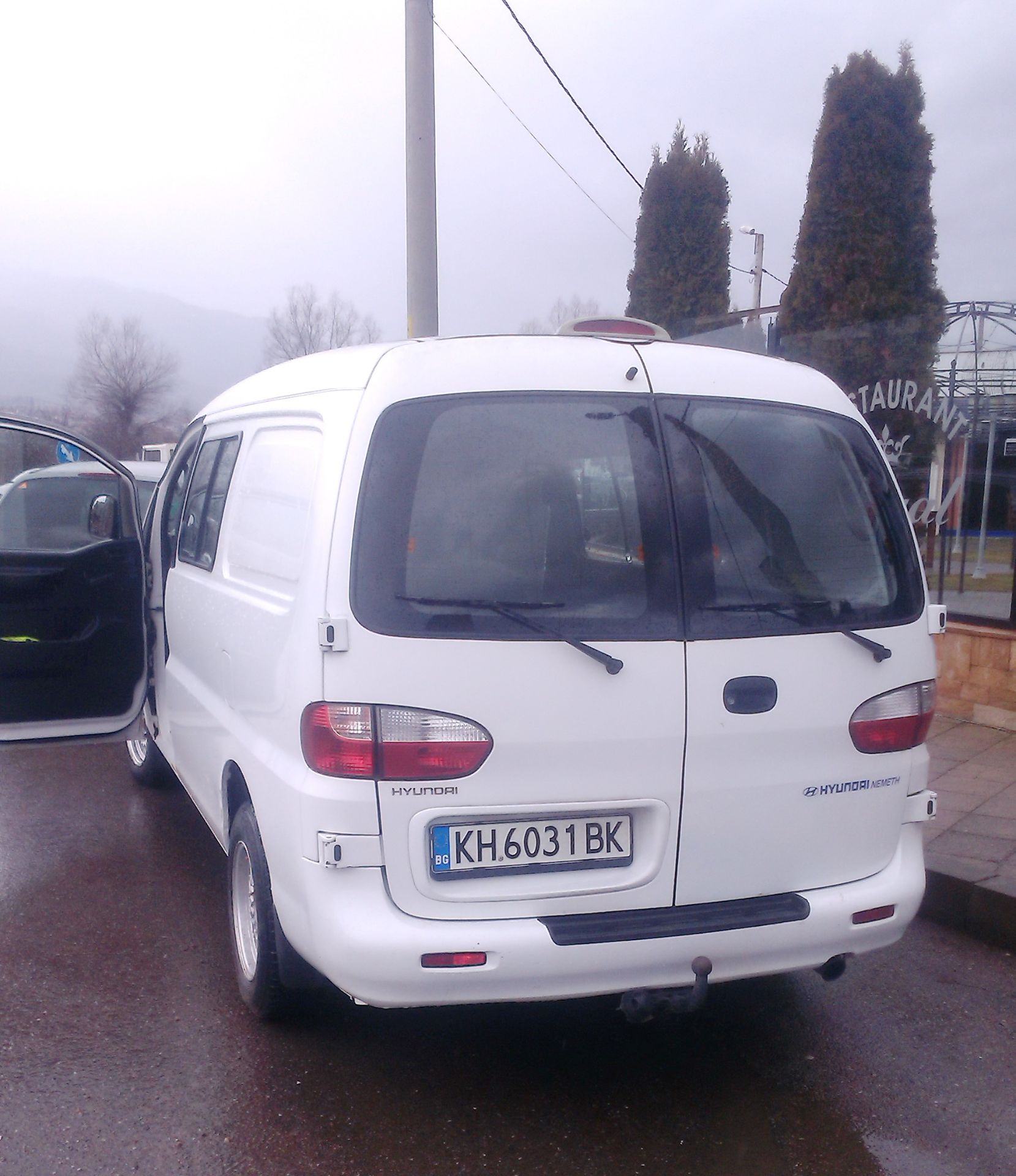 2003 WHITE HYUNDAI H1 EURO 3 - REGISTERED IN BULGARIA - Image 3 of 12