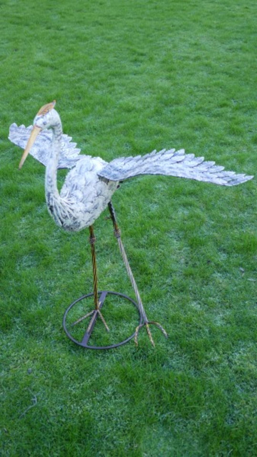 LOVELY SMALL CRANE STANDING ON ONE LEG - PERFECT FOR THE GARDEN *NO VAT* - Image 2 of 5