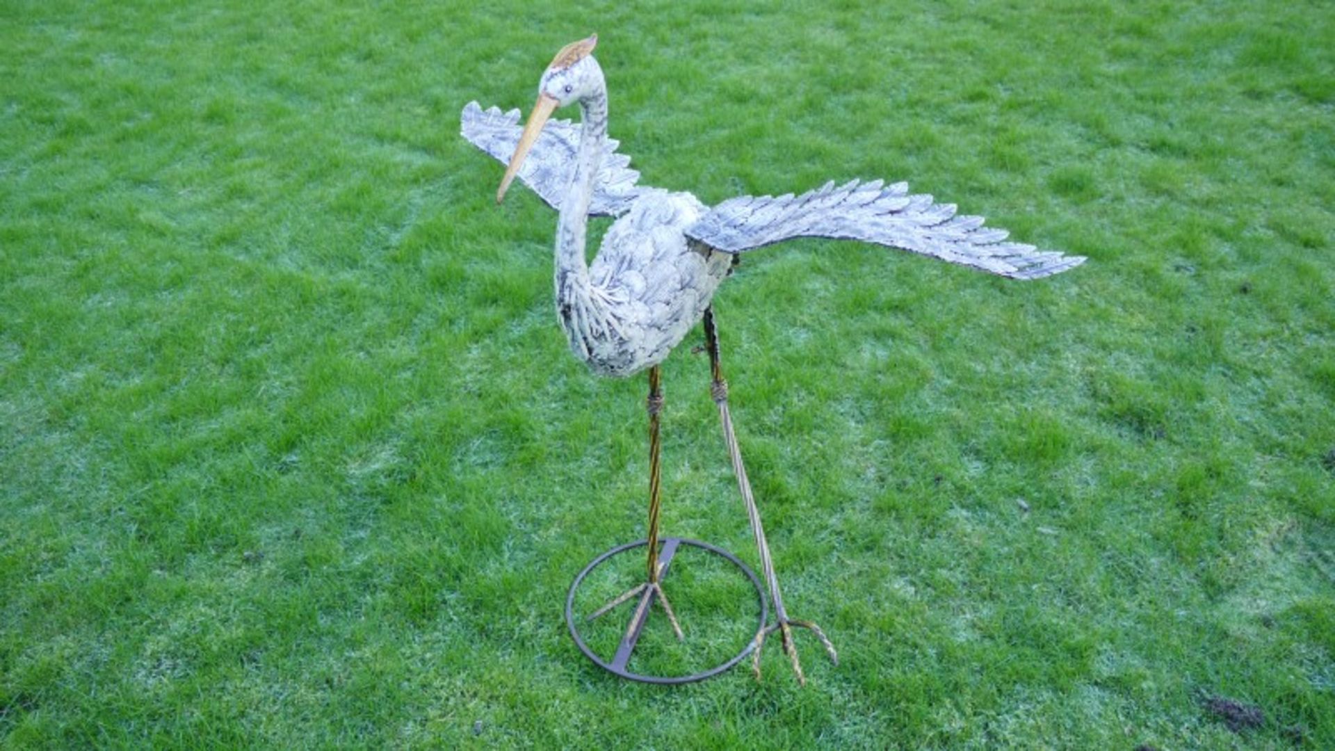 LOVELY SMALL CRANE STANDING ON ONE LEG - PERFECT FOR THE GARDEN *NO VAT*