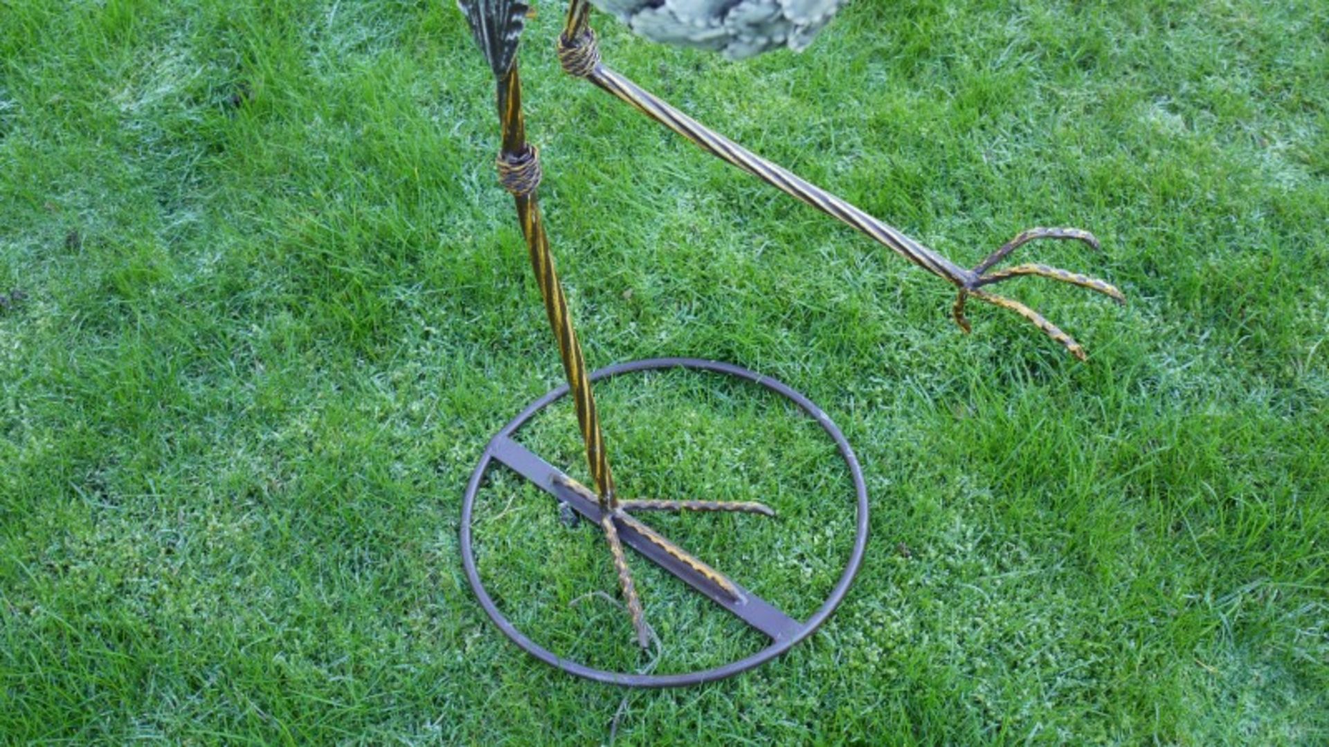 LOVELY SMALL CRANE STANDING ON ONE LEG - PERFECT FOR THE GARDEN *NO VAT* - Image 5 of 5