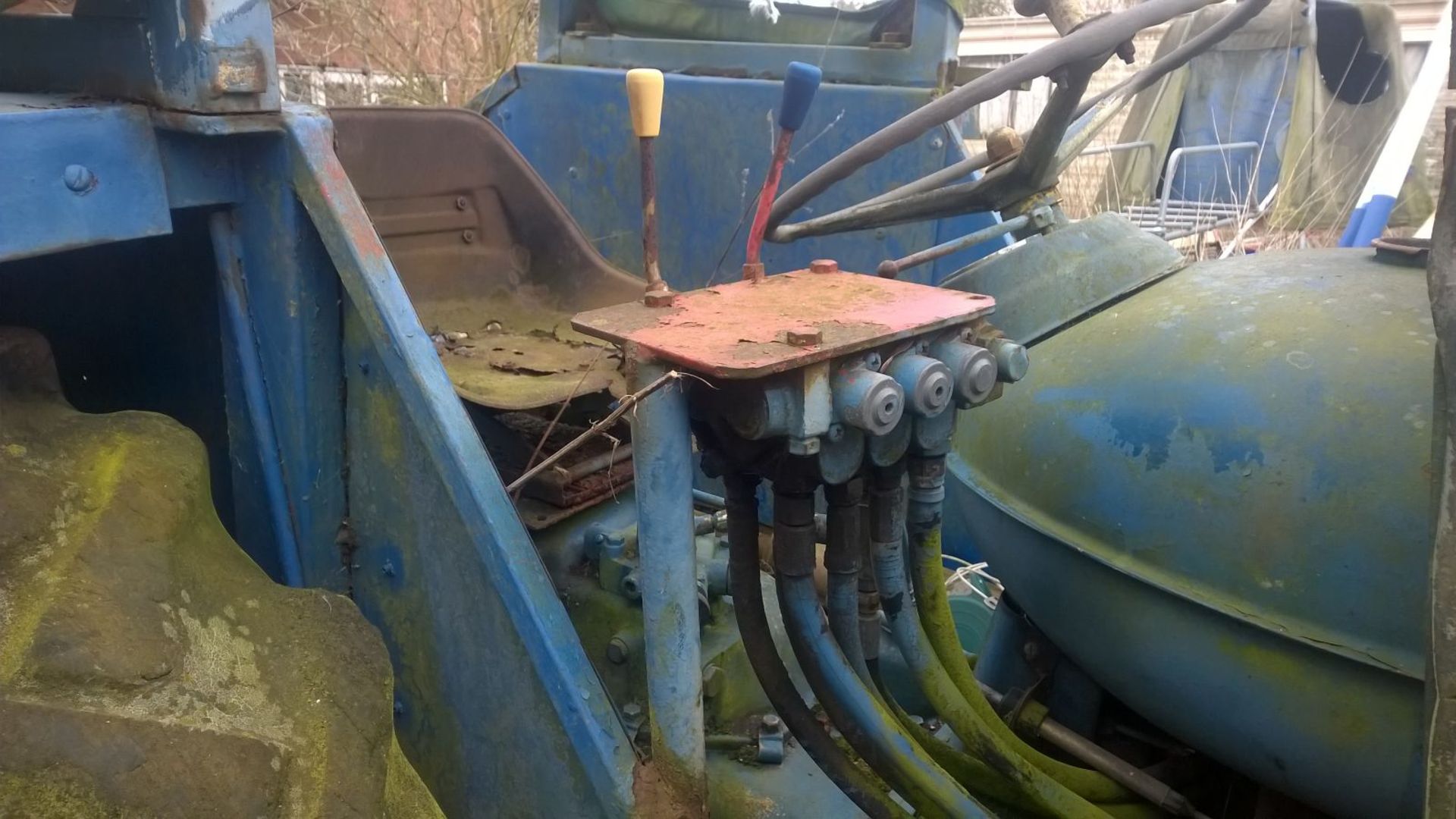 FORDSON  SUPER MAJOR c/w POWER LOADER   WE HAVENT HEARD IT RUNNING YET BUT WE ARE INTENDING TO GET - Image 10 of 20