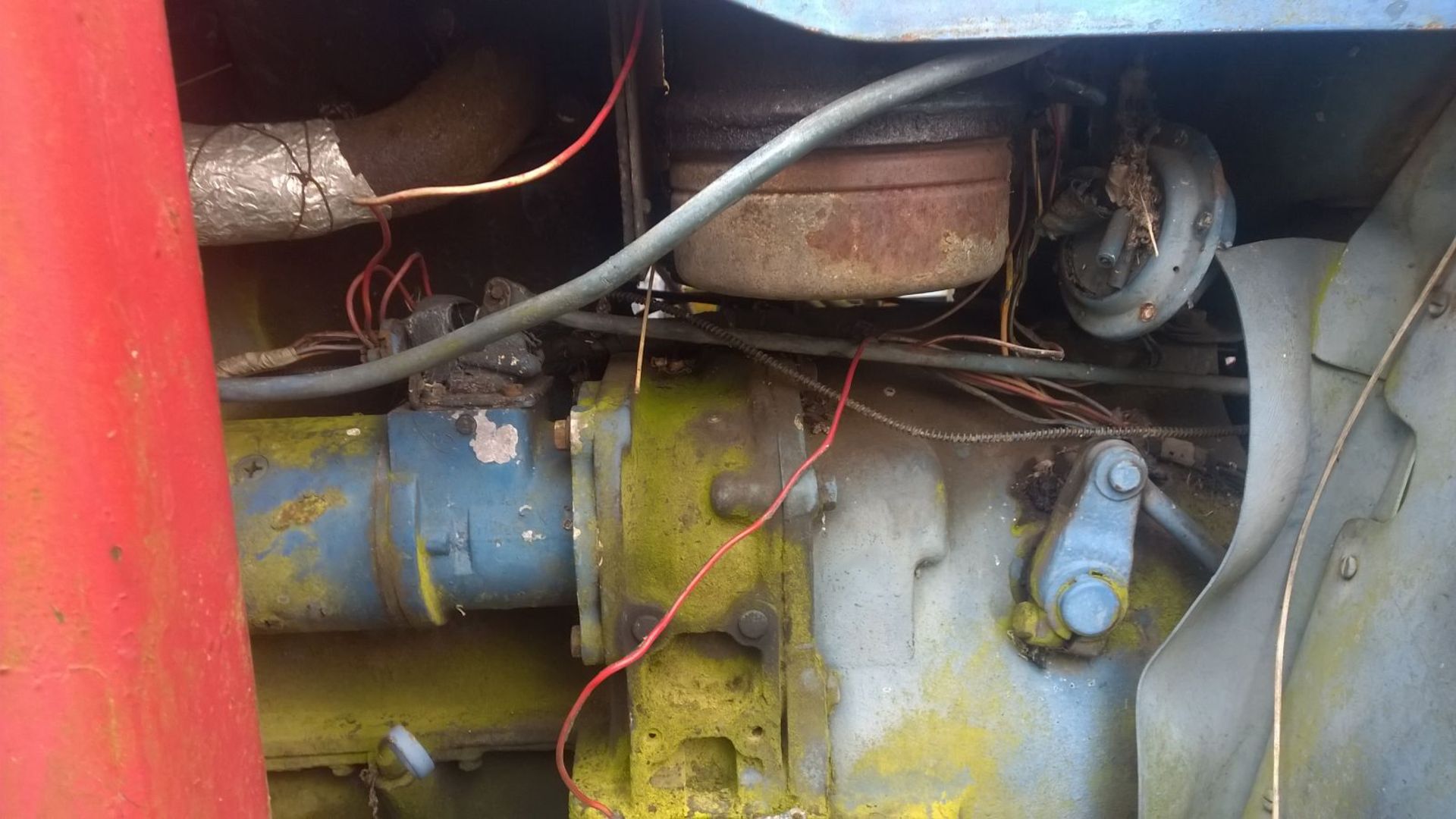 FORDSON  SUPER MAJOR c/w POWER LOADER   WE HAVENT HEARD IT RUNNING YET BUT WE ARE INTENDING TO GET - Image 7 of 20