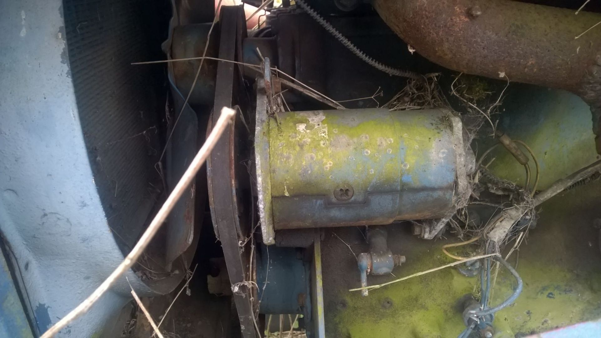 FORDSON  SUPER MAJOR c/w POWER LOADER   WE HAVENT HEARD IT RUNNING YET BUT WE ARE INTENDING TO GET - Image 11 of 20