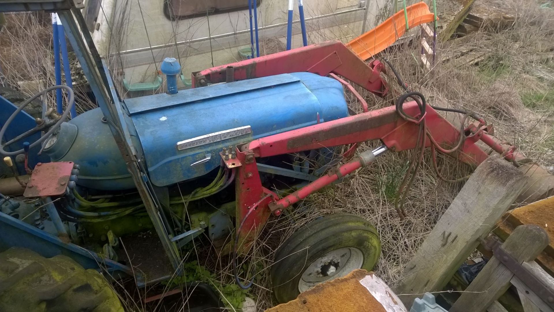 FORDSON  SUPER MAJOR c/w POWER LOADER   WE HAVENT HEARD IT RUNNING YET BUT WE ARE INTENDING TO GET - Image 13 of 20