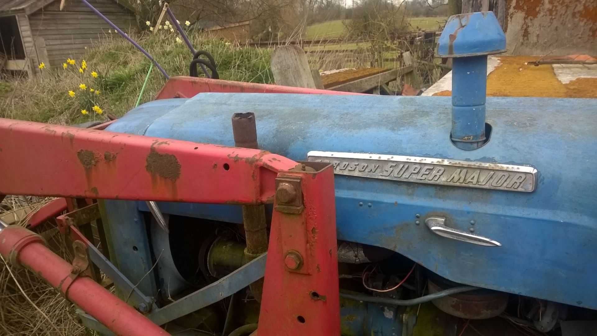 FORDSON  SUPER MAJOR c/w POWER LOADER   WE HAVENT HEARD IT RUNNING YET BUT WE ARE INTENDING TO GET - Image 6 of 20