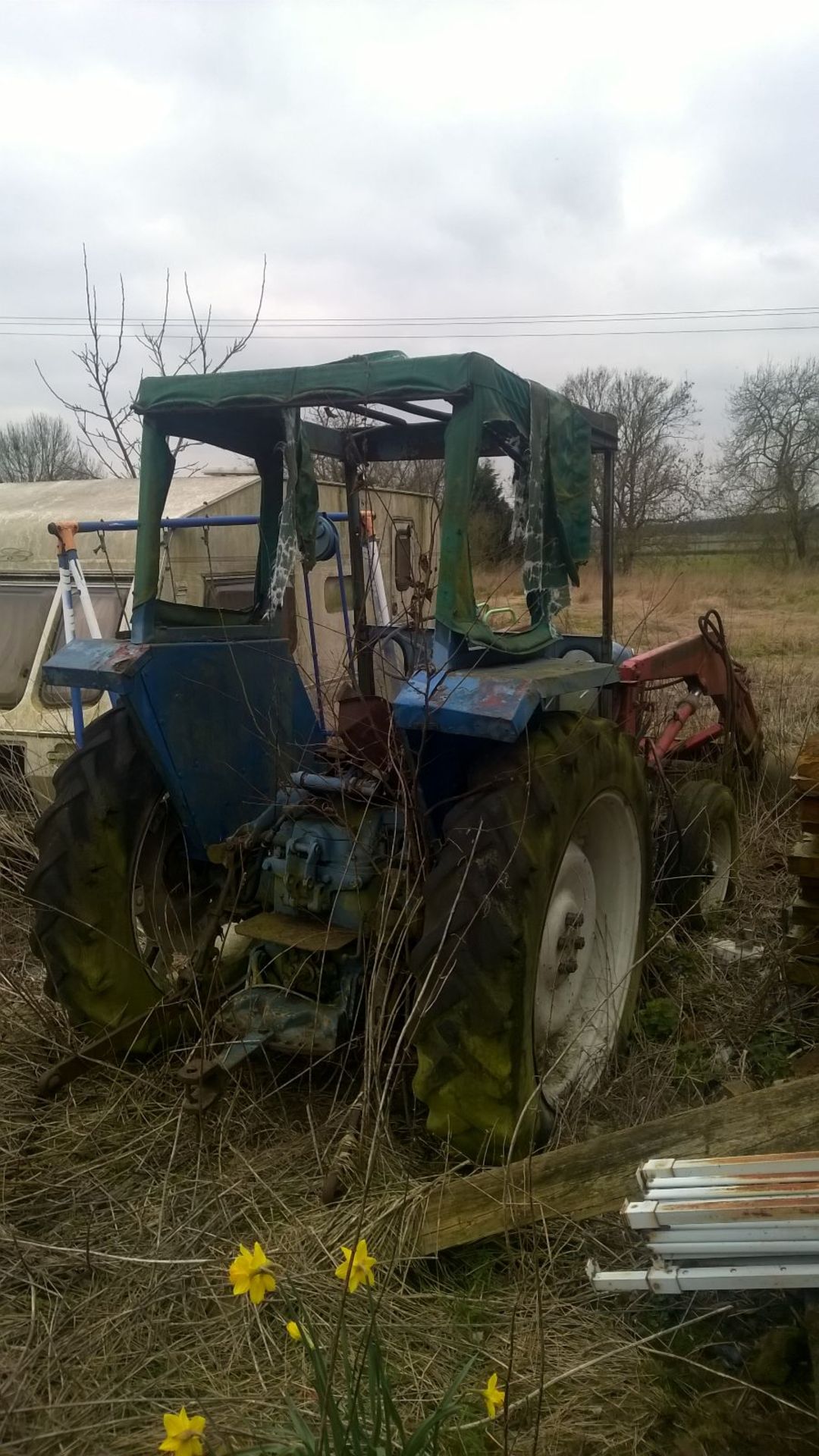 FORDSON  SUPER MAJOR c/w POWER LOADER   WE HAVENT HEARD IT RUNNING YET BUT WE ARE INTENDING TO GET