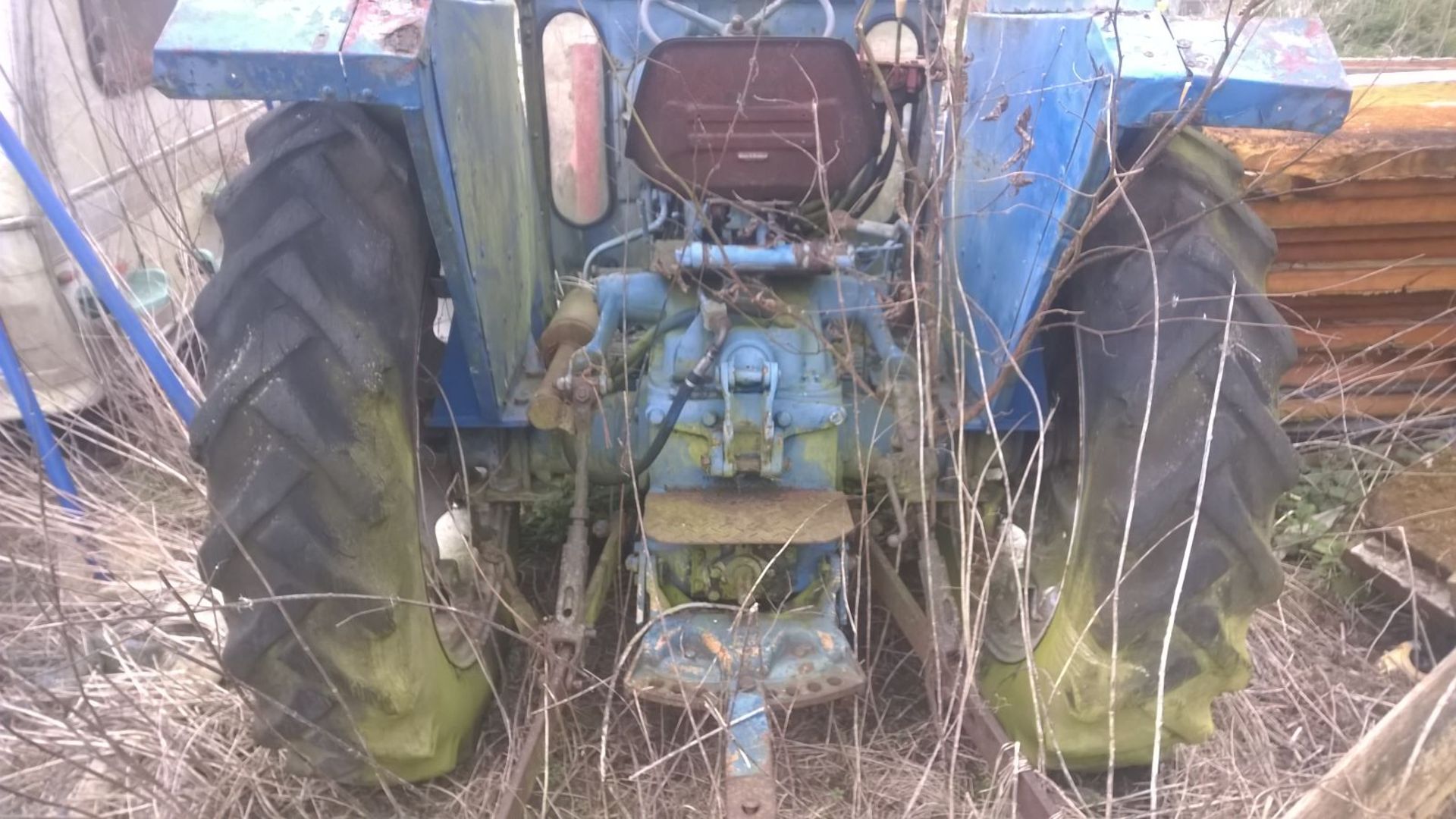 FORDSON  SUPER MAJOR c/w POWER LOADER   WE HAVENT HEARD IT RUNNING YET BUT WE ARE INTENDING TO GET - Image 16 of 20