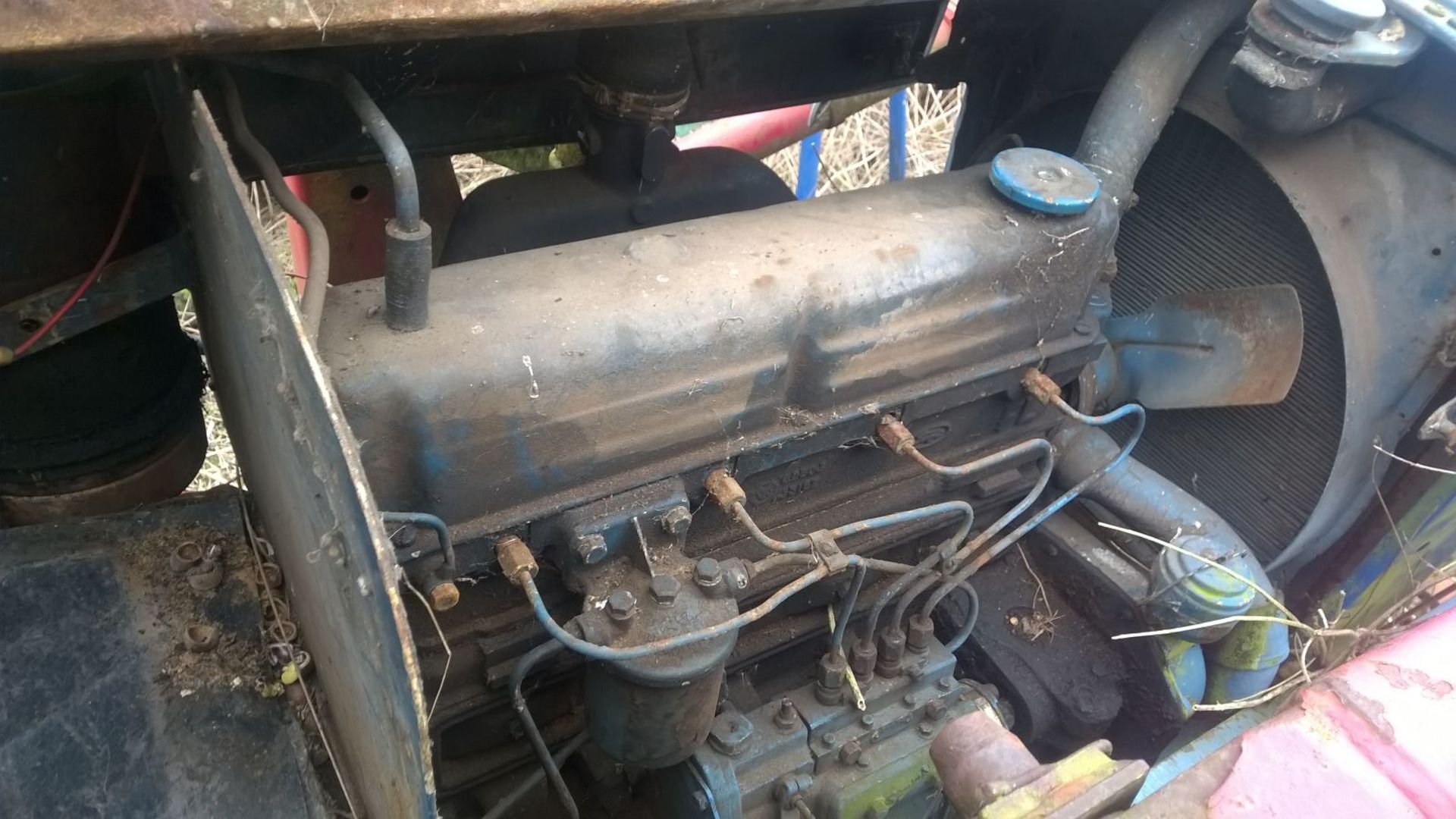 FORDSON  SUPER MAJOR c/w POWER LOADER   WE HAVENT HEARD IT RUNNING YET BUT WE ARE INTENDING TO GET - Image 8 of 20