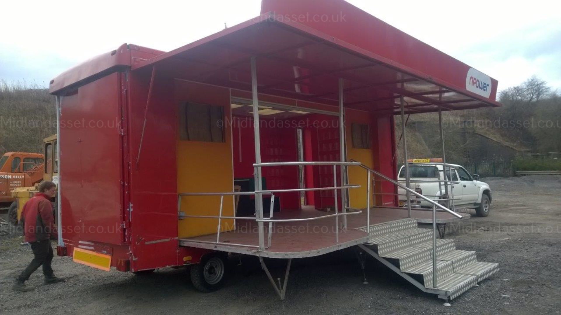 DS - EXHIBITION TRAILER   GROSS WEIGHT: 3,500 kg   FITTED WITH A MICROWAVE, SINK AND FRIDGE (UN- - Bild 8 aus 20