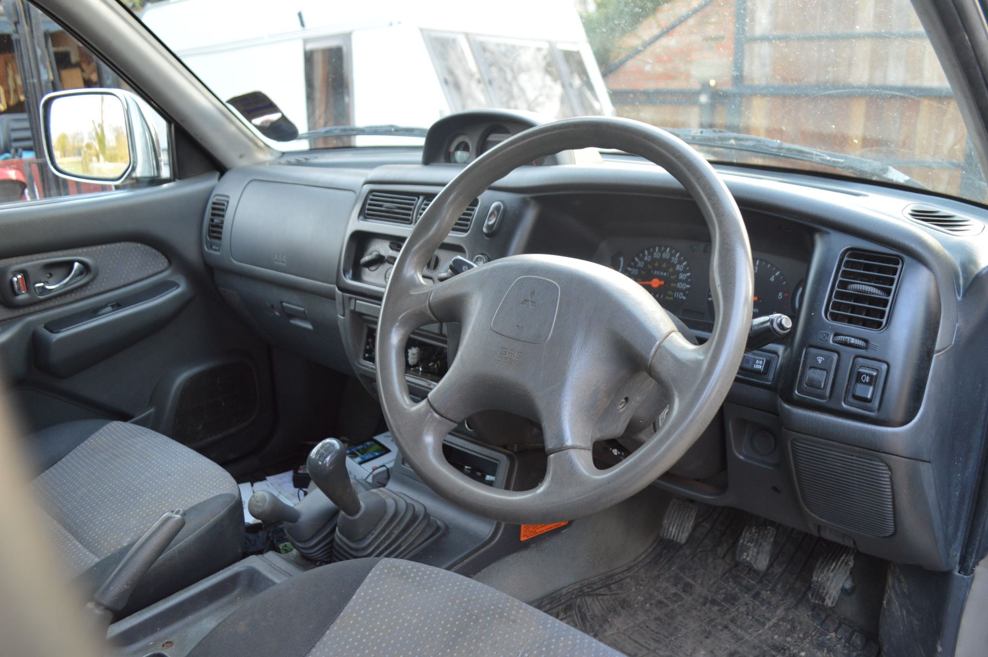 2004/54 REG MITSUBISHI L200 2.5TD 4LIFE 4WD - LOTS OF PAPERWORK *NO VAT*   DATE OF REGISTRATION: - Image 12 of 15