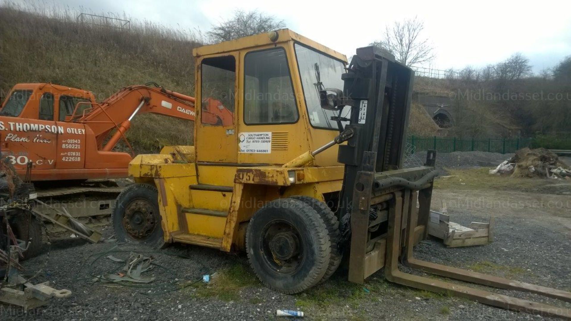 DS - LANSING HERCULES 10.0 9 TONNE FORK TRUCK   UNLADEN WEIGHT: 14,520 kg S.W.L: 9,000 kg MAXIMUM