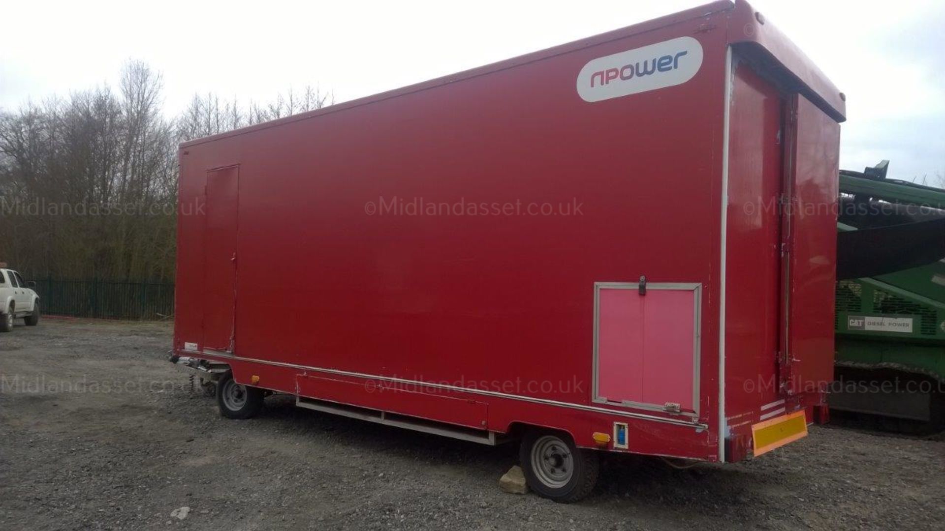 DS - EXHIBITION TRAILER   GROSS WEIGHT: 3,500 kg   FITTED WITH A MICROWAVE, SINK AND FRIDGE (UN-