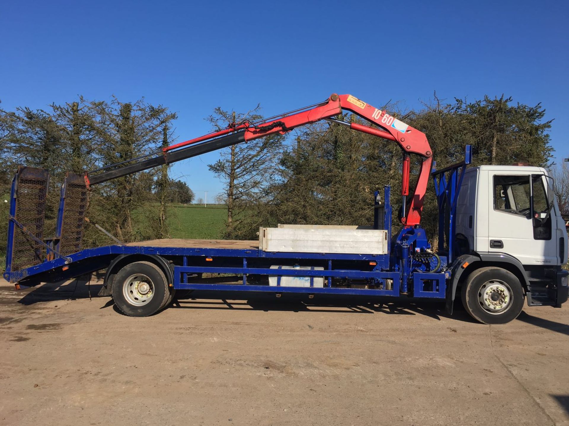 2004 IVECO 180E24 4X2 BEAVERTAIL WITH CRANE - Image 5 of 7