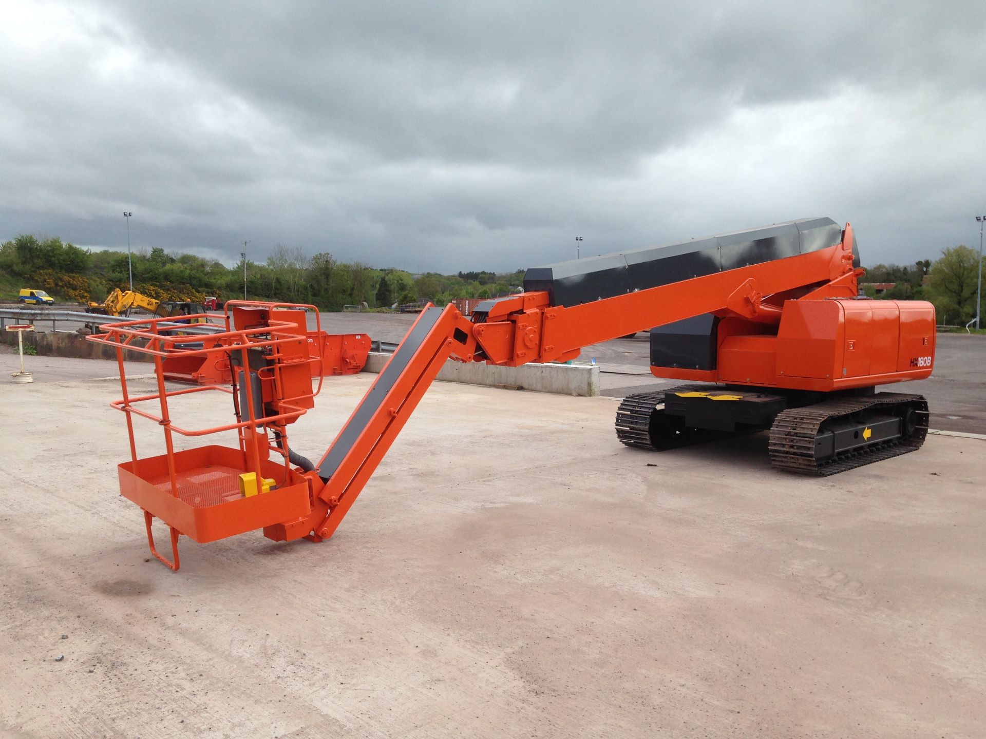 RARE 2014 HITACHI HX 180 B TRACKED MEWP / BOOM LIFT / CHERRY PICKER