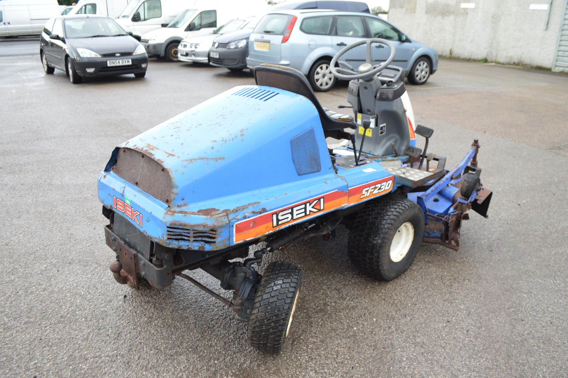 ISEKI SF230 HYDROSTATIC RIDE-ON MOWER *PLUS VAT* - Image 7 of 21