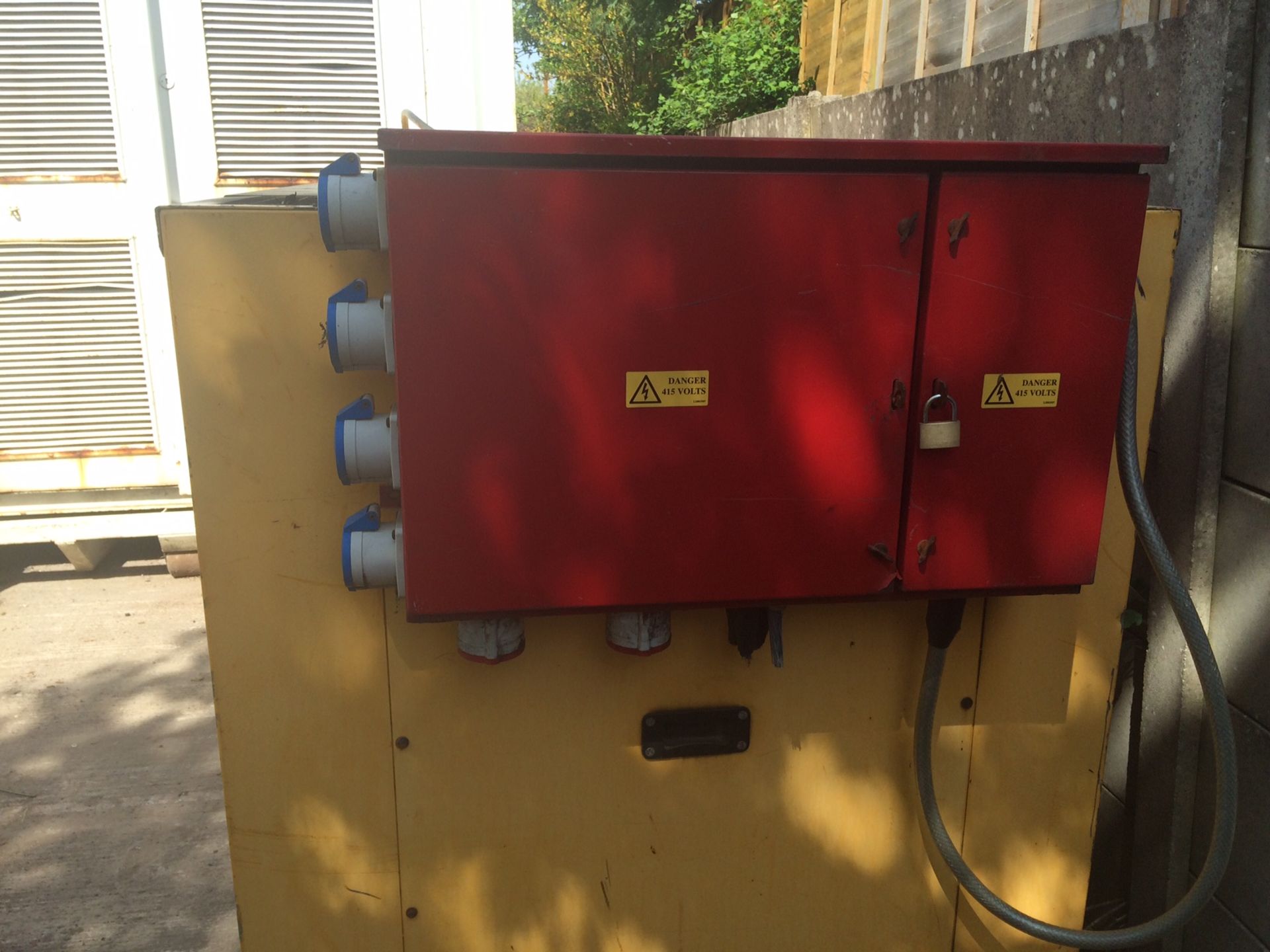 2001 FG WILSON GENERATOR 27 kVa - 3 PHASE WITH PERKINS ENGINE *NO VAT* - Image 7 of 10