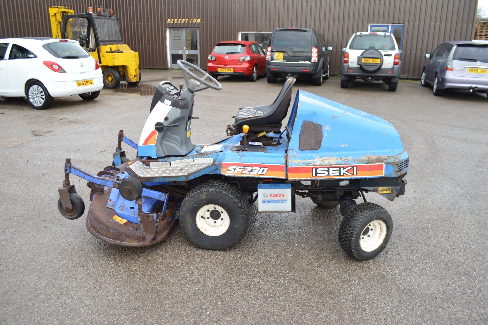 ISEKI SF230 HYDROSTATIC RIDE-ON MOWER *PLUS VAT* - Image 4 of 21